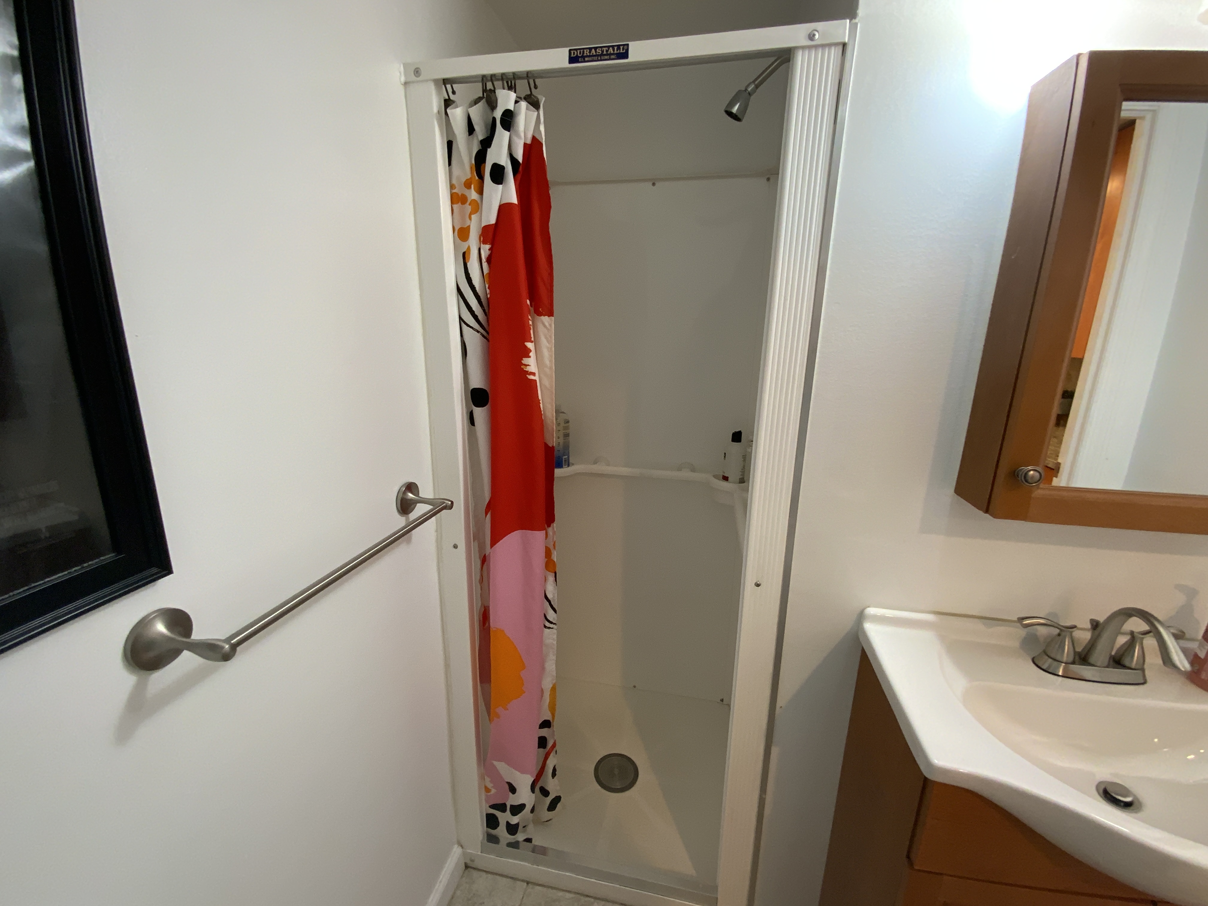 2 BR Home +Great Location +Laundry In-Unit +Full Kitchen: Upstairs Unit in a Two-Family House - Photo 8