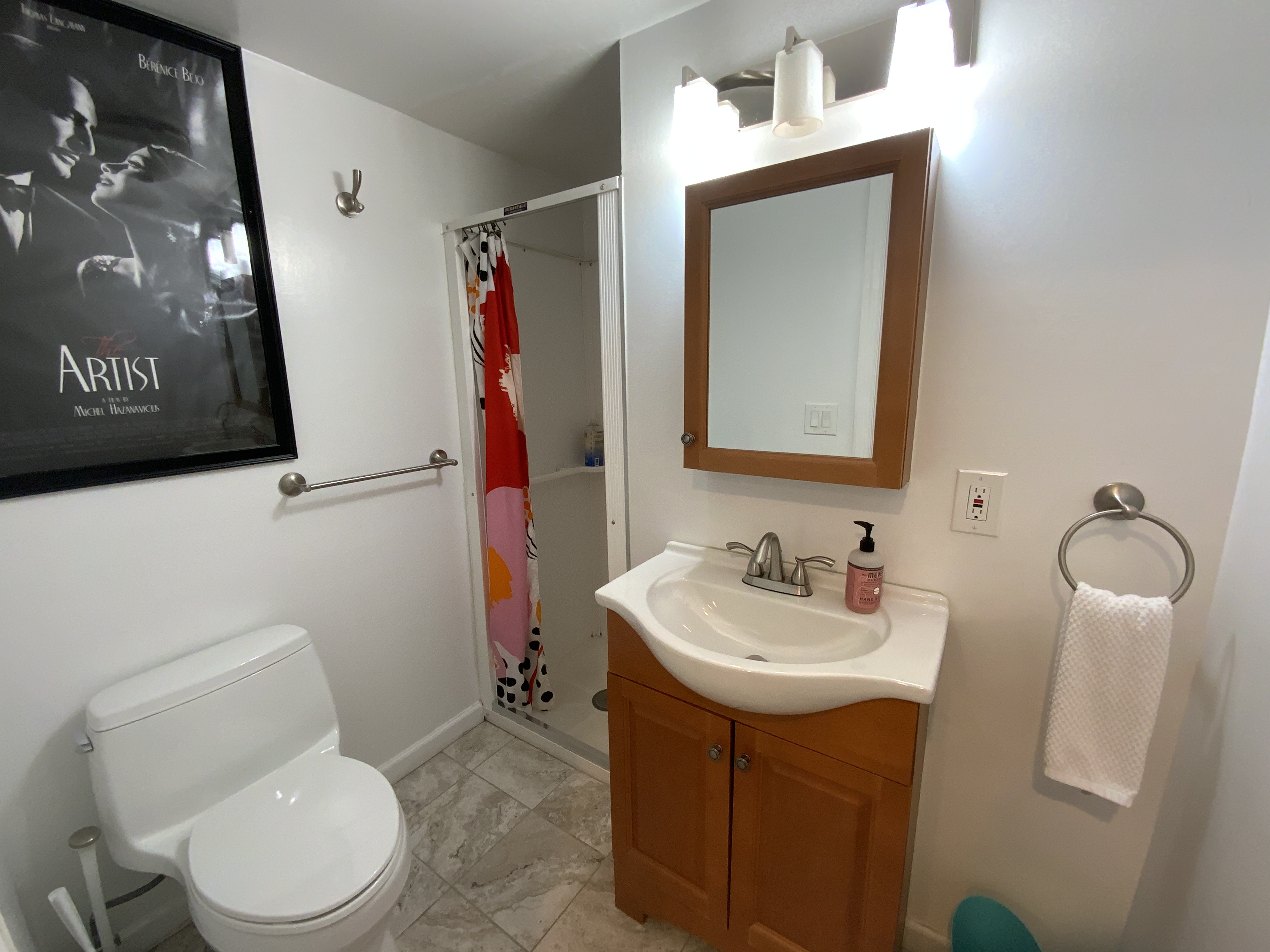 2 BR Home +Great Location +Laundry In-Unit +Full Kitchen: Upstairs Unit in a Two-Family House - Photo 7