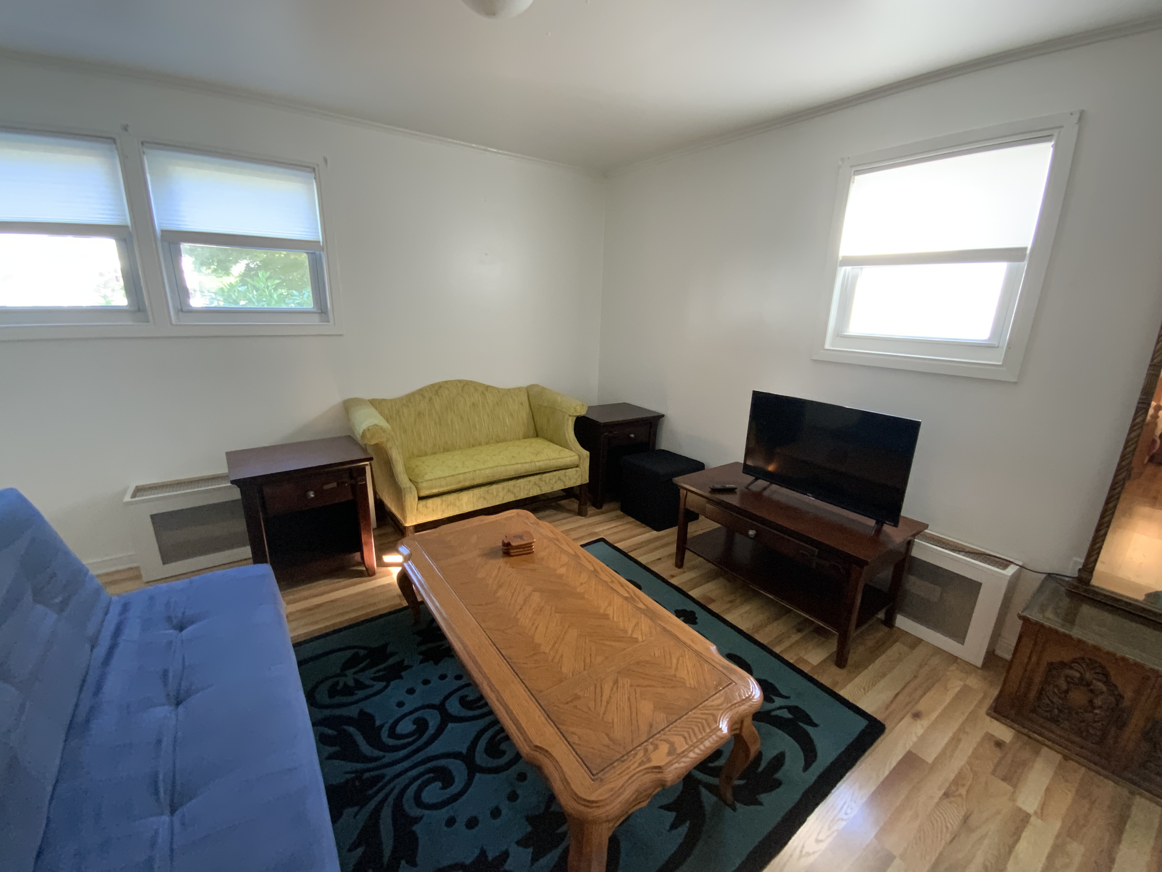 2 BR Home +Great Location +Laundry In-Unit +Full Kitchen: Upstairs Unit in a Two-Family House - Photo 10
