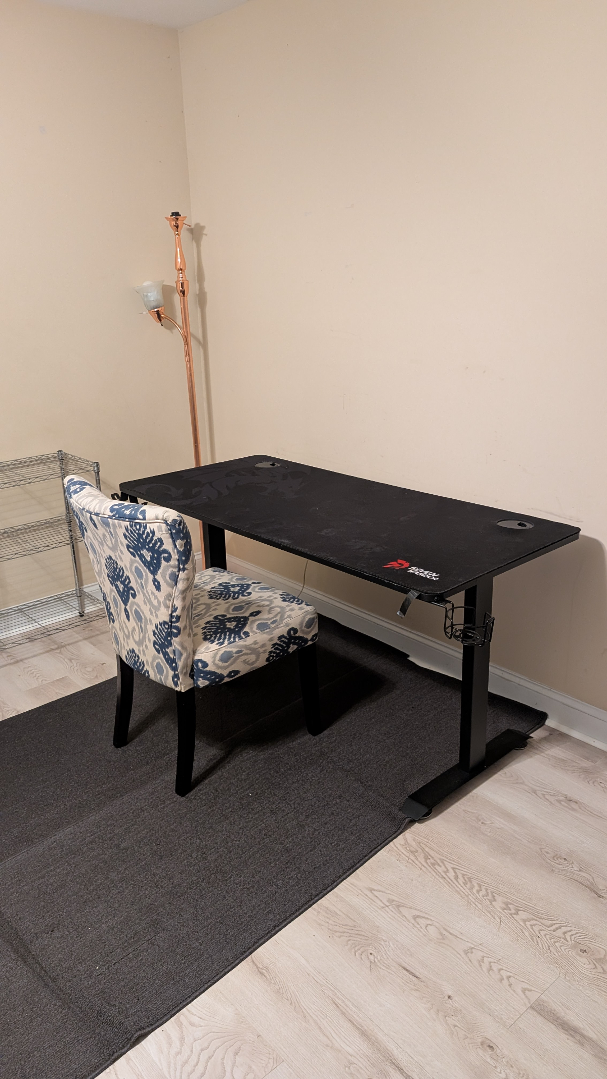 Relaxing Furnished Room With Private Bathroom, Workspace And Thoughtful Shared Amenities - Photo 3