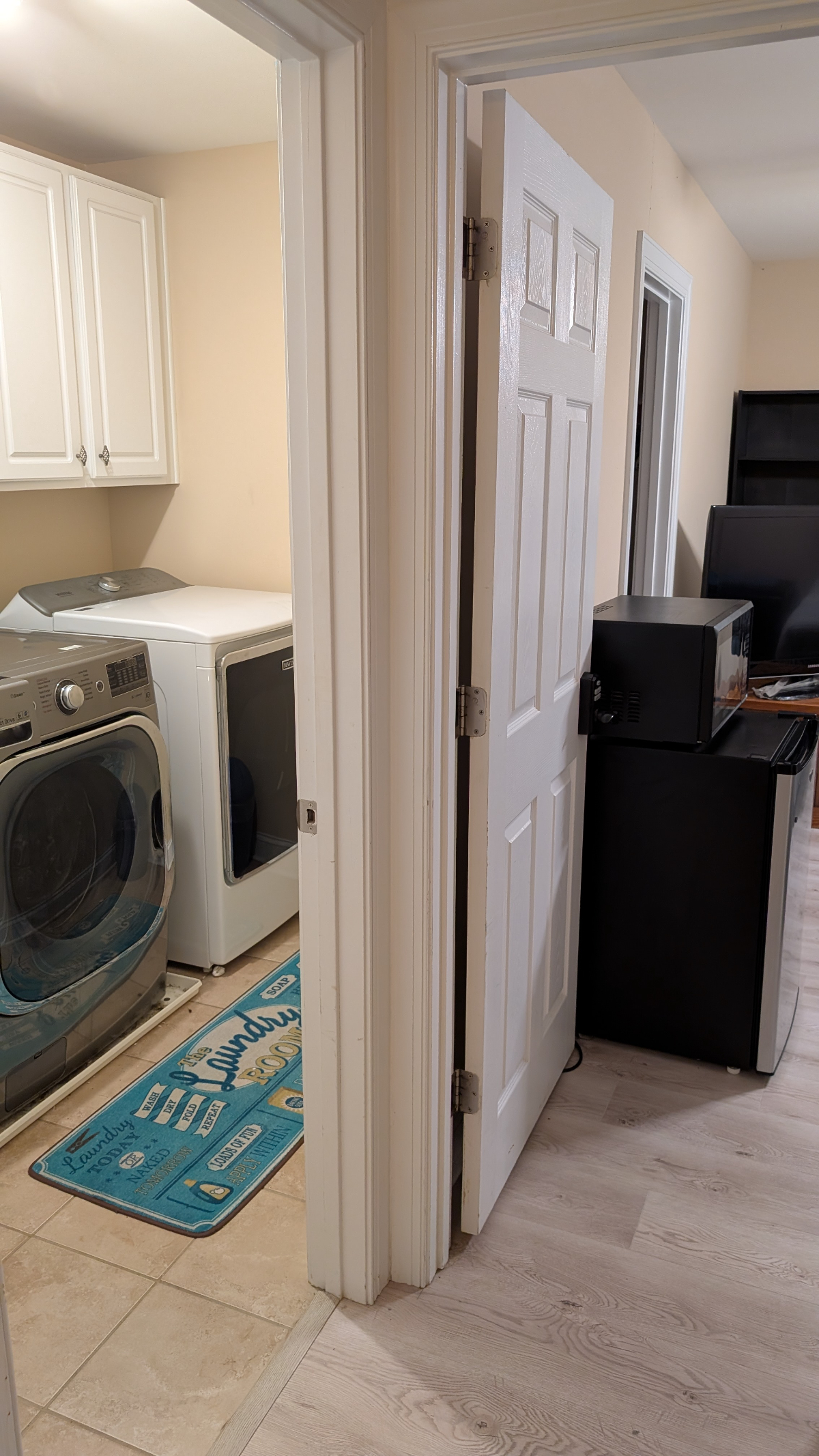 Relaxing Furnished Room With Private Bathroom, Workspace And Thoughtful Shared Amenities - Photo 10