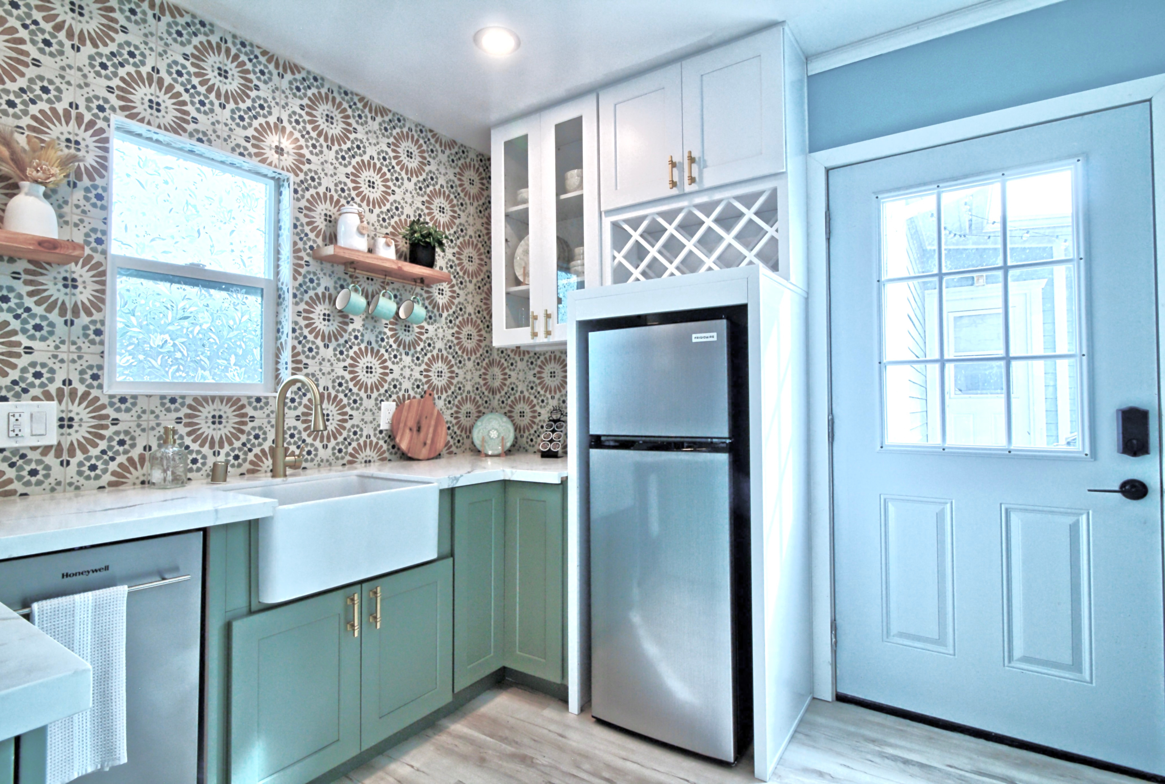 Incredibly cute & move in ready Casita - Photo 3