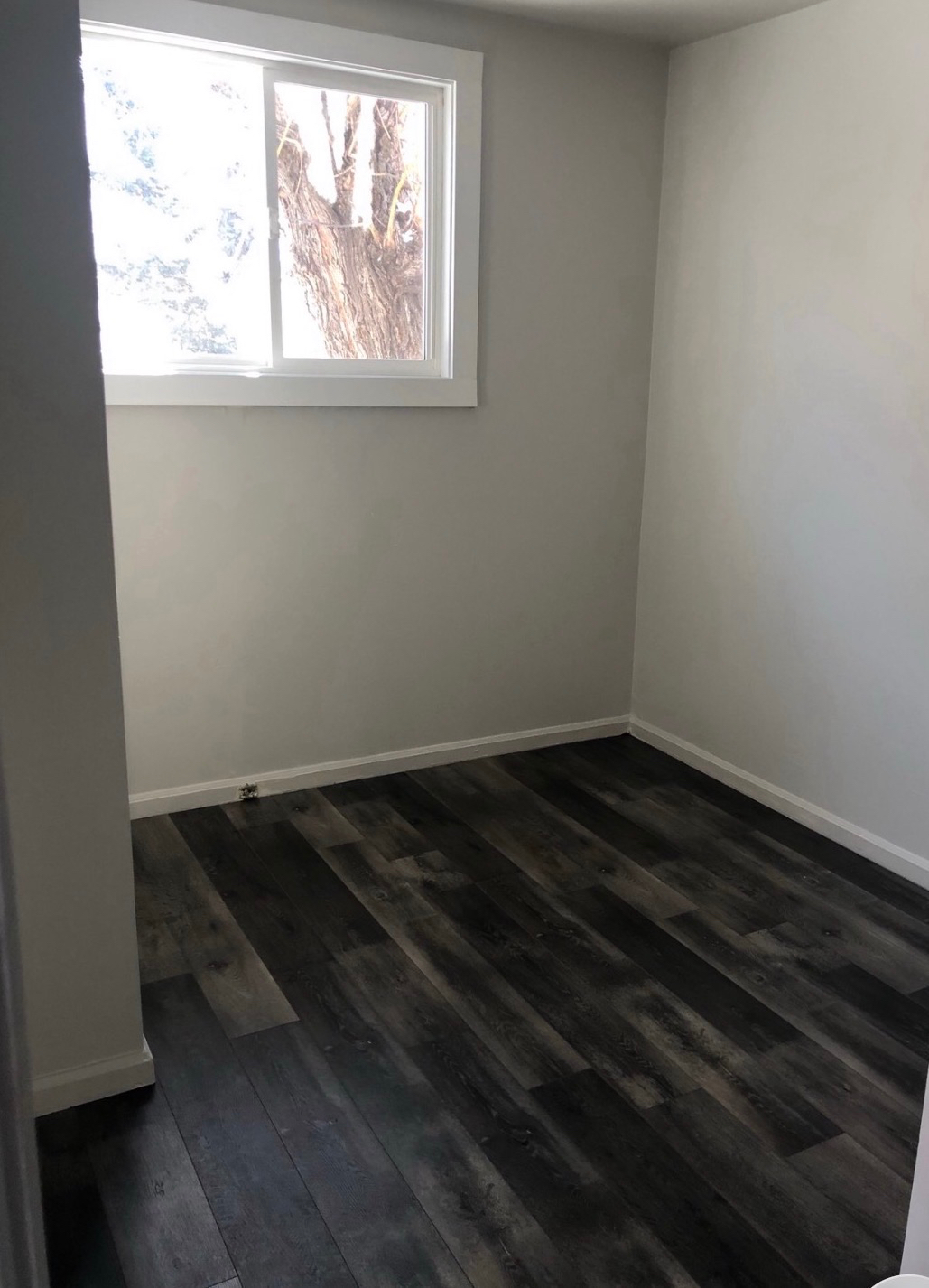 Unfurnished 2 Bedroom Clean Cabin with Amenities - Photo 4
