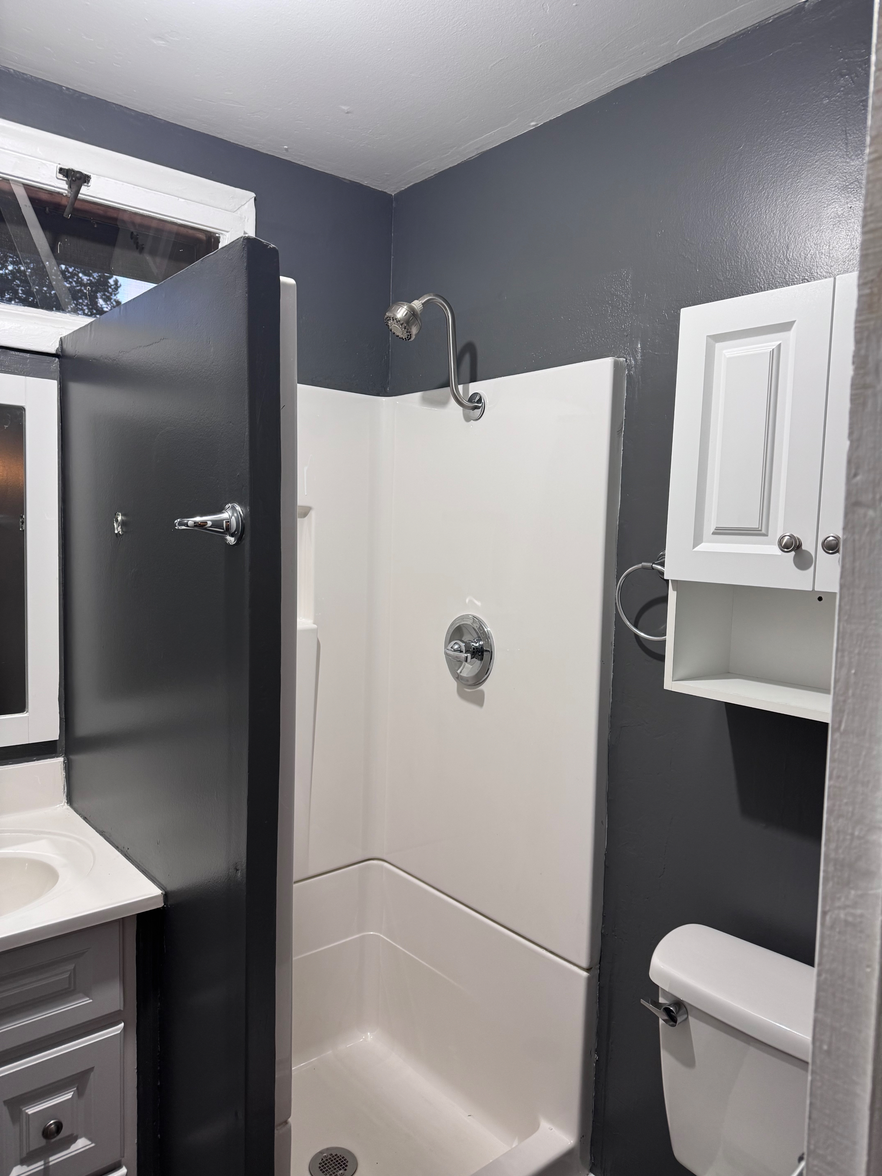 Unfurnished 2 Bedroom Clean Cabin with Amenities - Photo 6