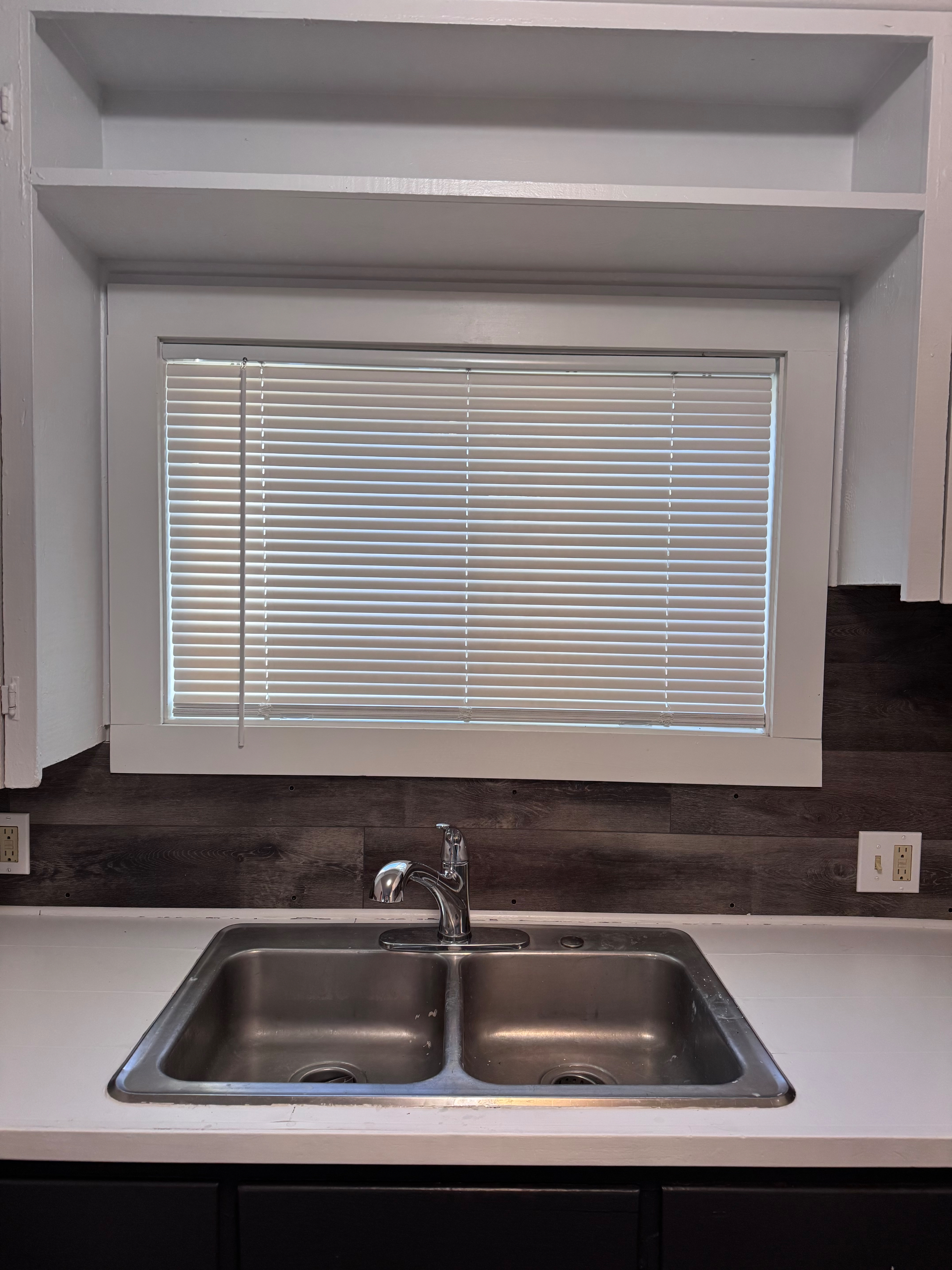Unfurnished 2 Bedroom Clean Cabin with Amenities - Photo 8