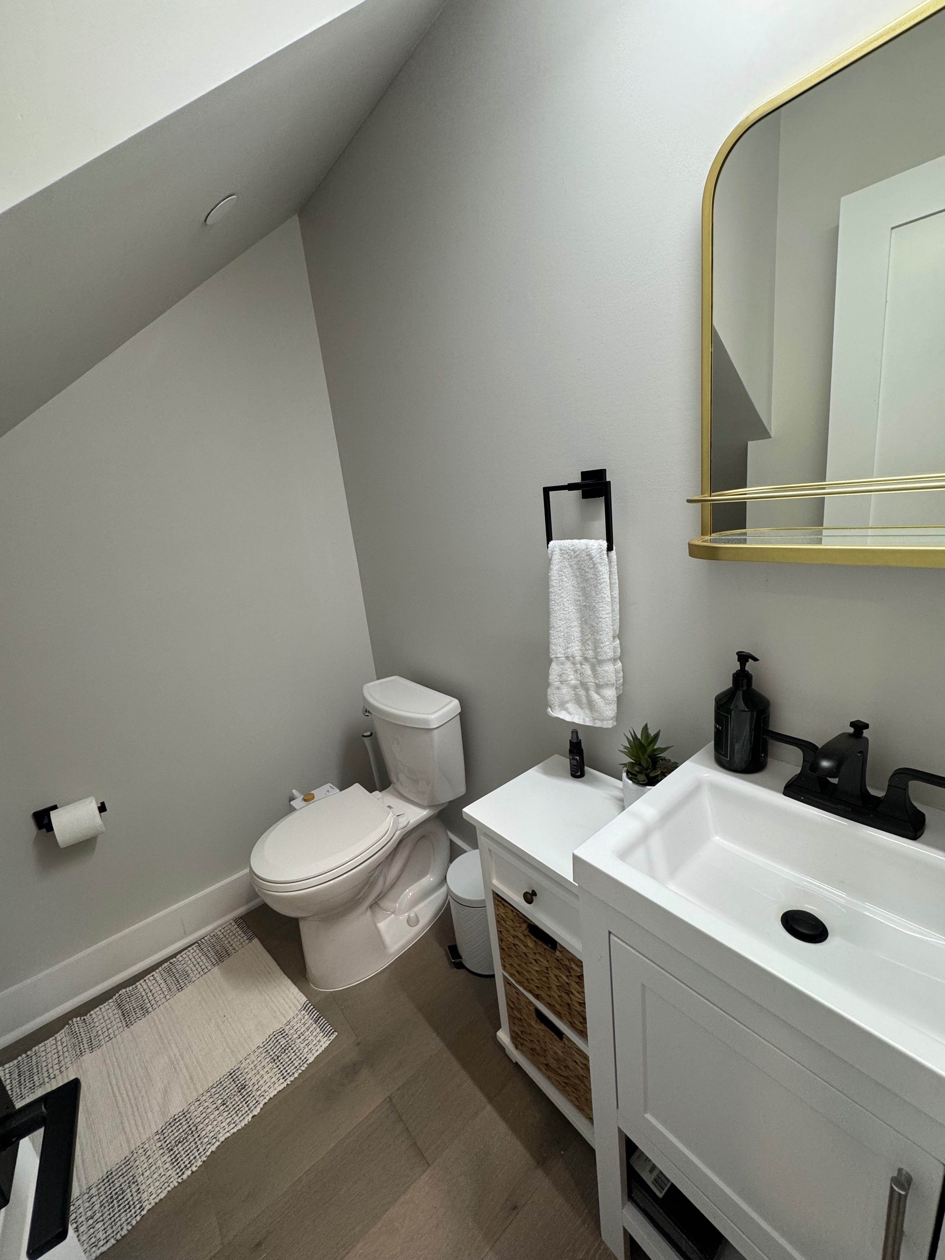 Modern Penthouse 2-level Condo with private terrace overlooking National Arboretum - Photo 4