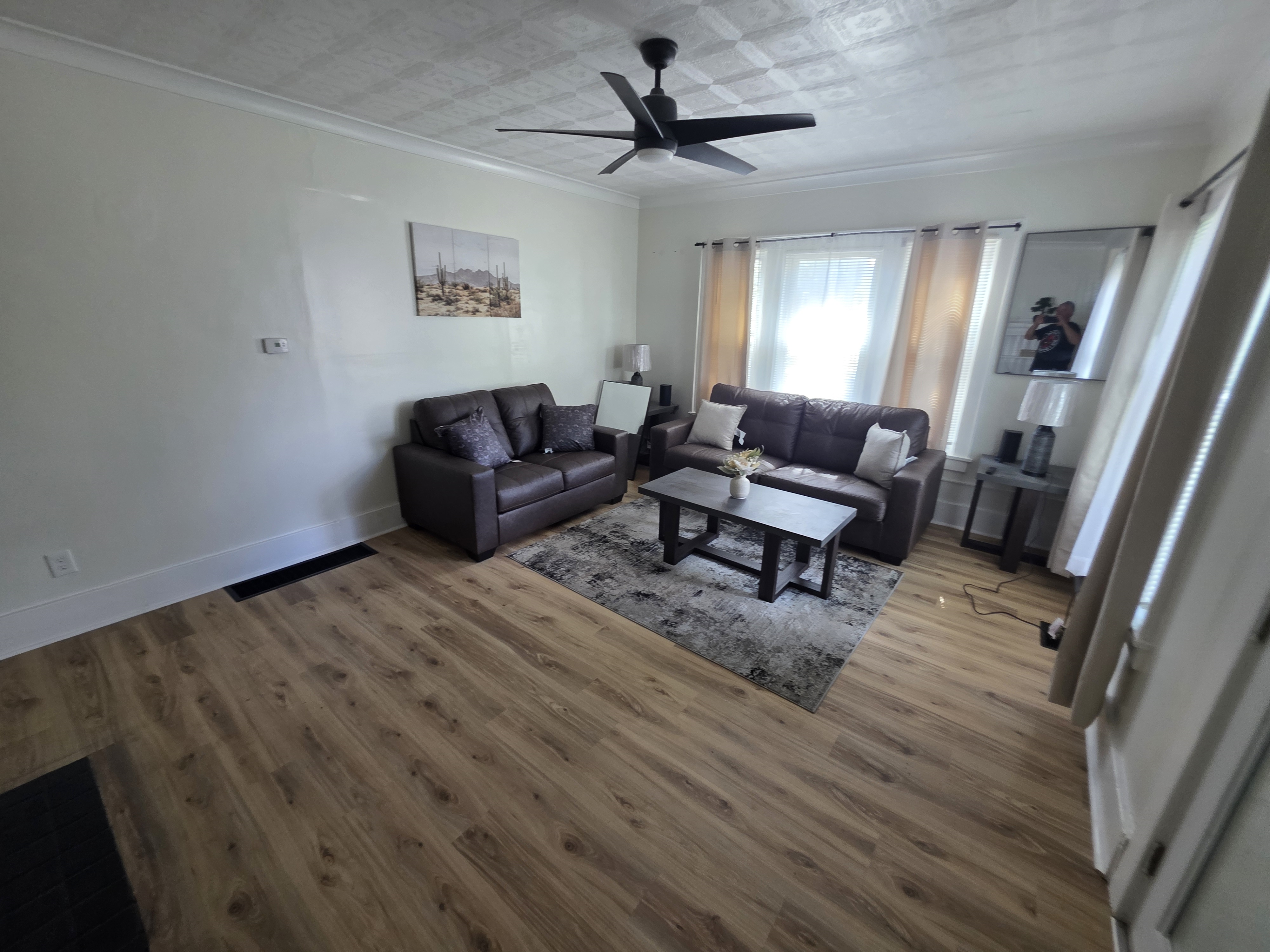 Fully Furnished First Floor Retreat With Heated Porch, Fireplace, WiFi And In Unit Laundry - Photo 5