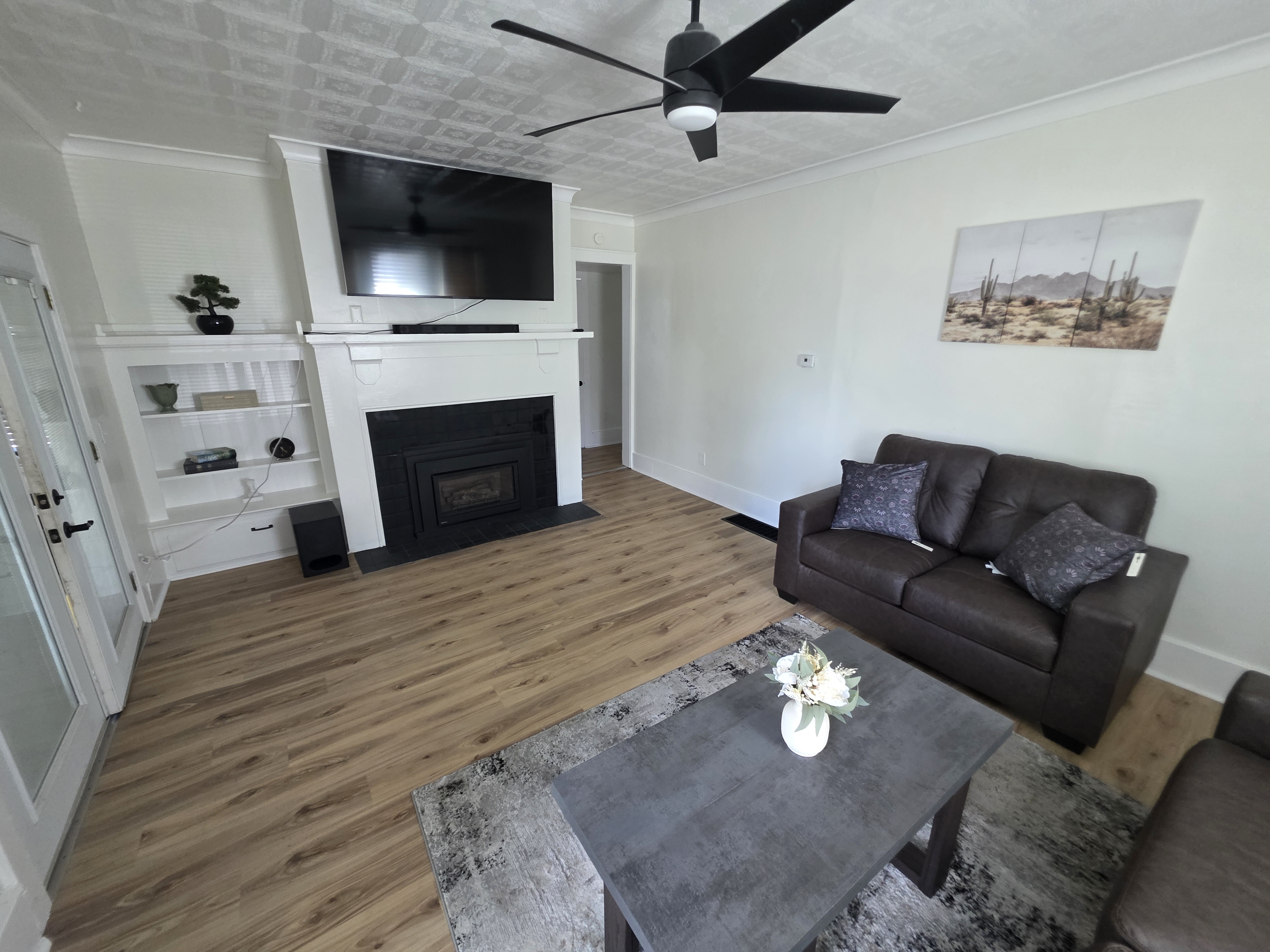 Fully Furnished First Floor Retreat With Heated Porch, Fireplace, WiFi And In Unit Laundry - Photo 7