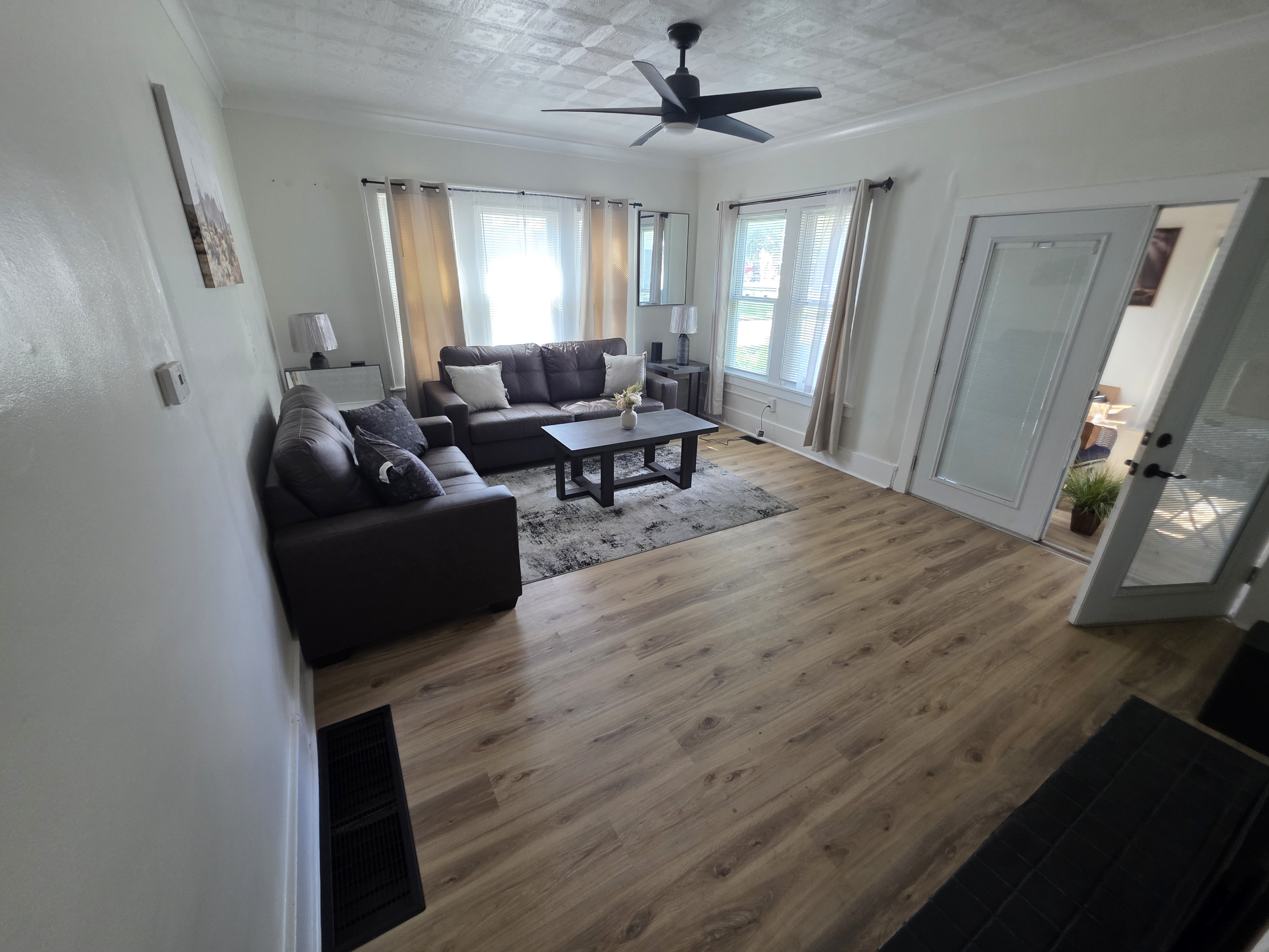 Fully Furnished First Floor Retreat With Heated Porch, Fireplace, WiFi And In Unit Laundry - Photo 6