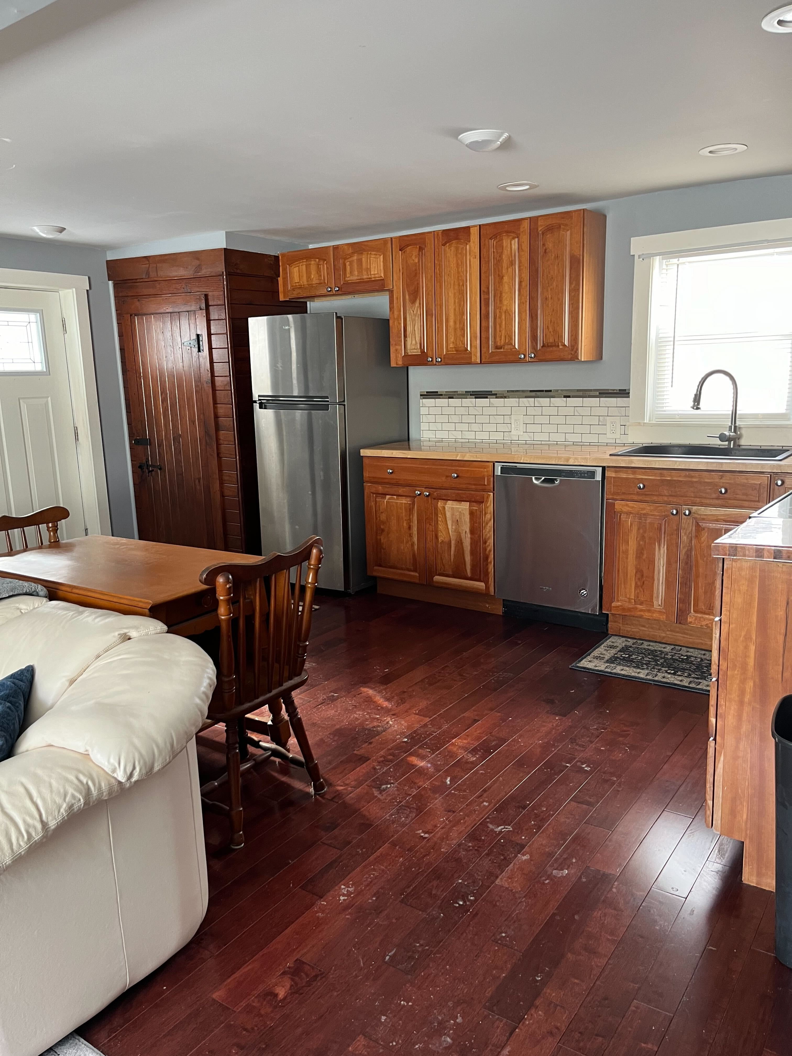 Charming 1-Bedroom Apartment in Quiet Windsor Neighborhood - Photo 3