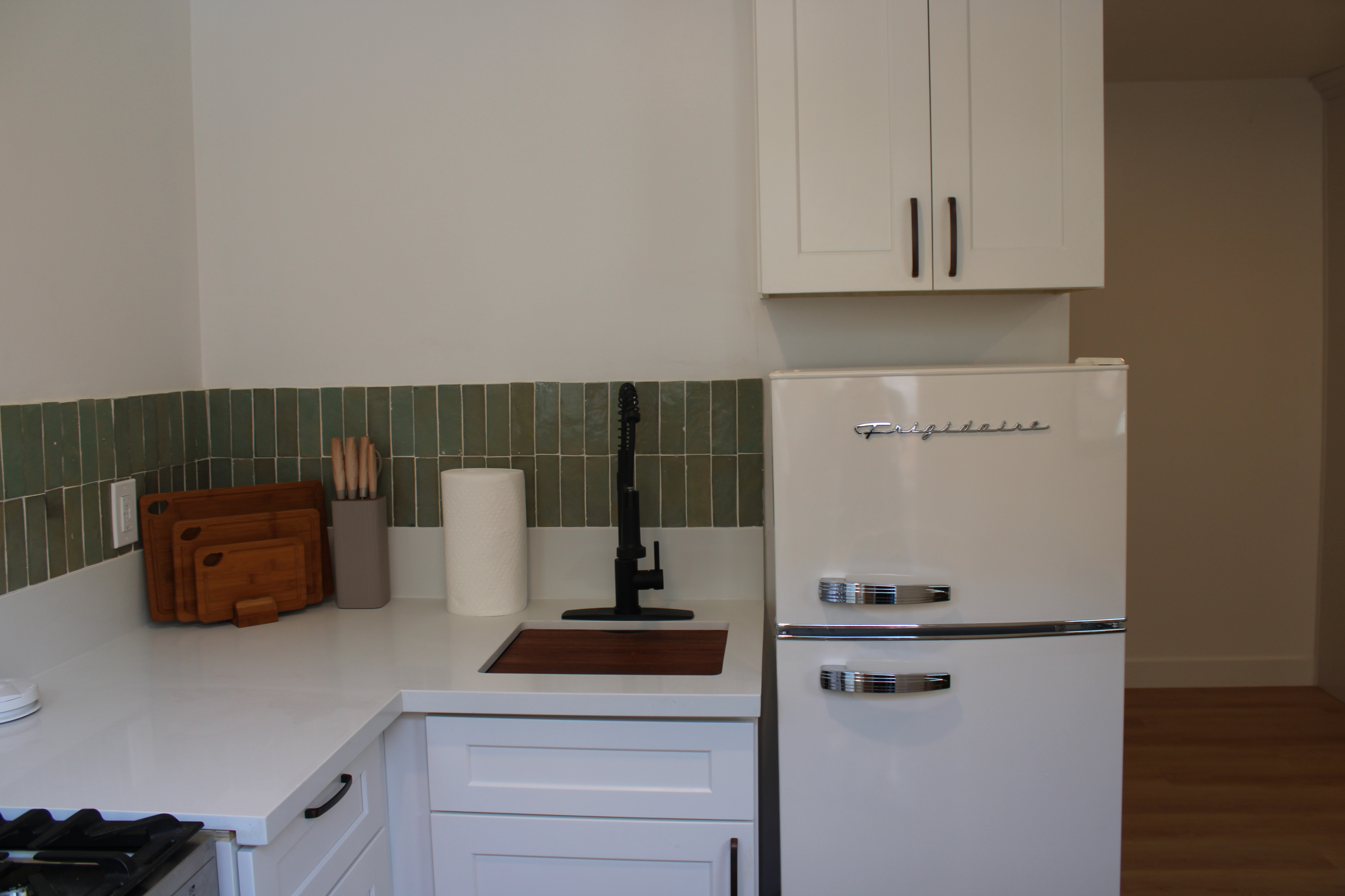 Newly Renovated 1 BD, Great Location - Photo 2