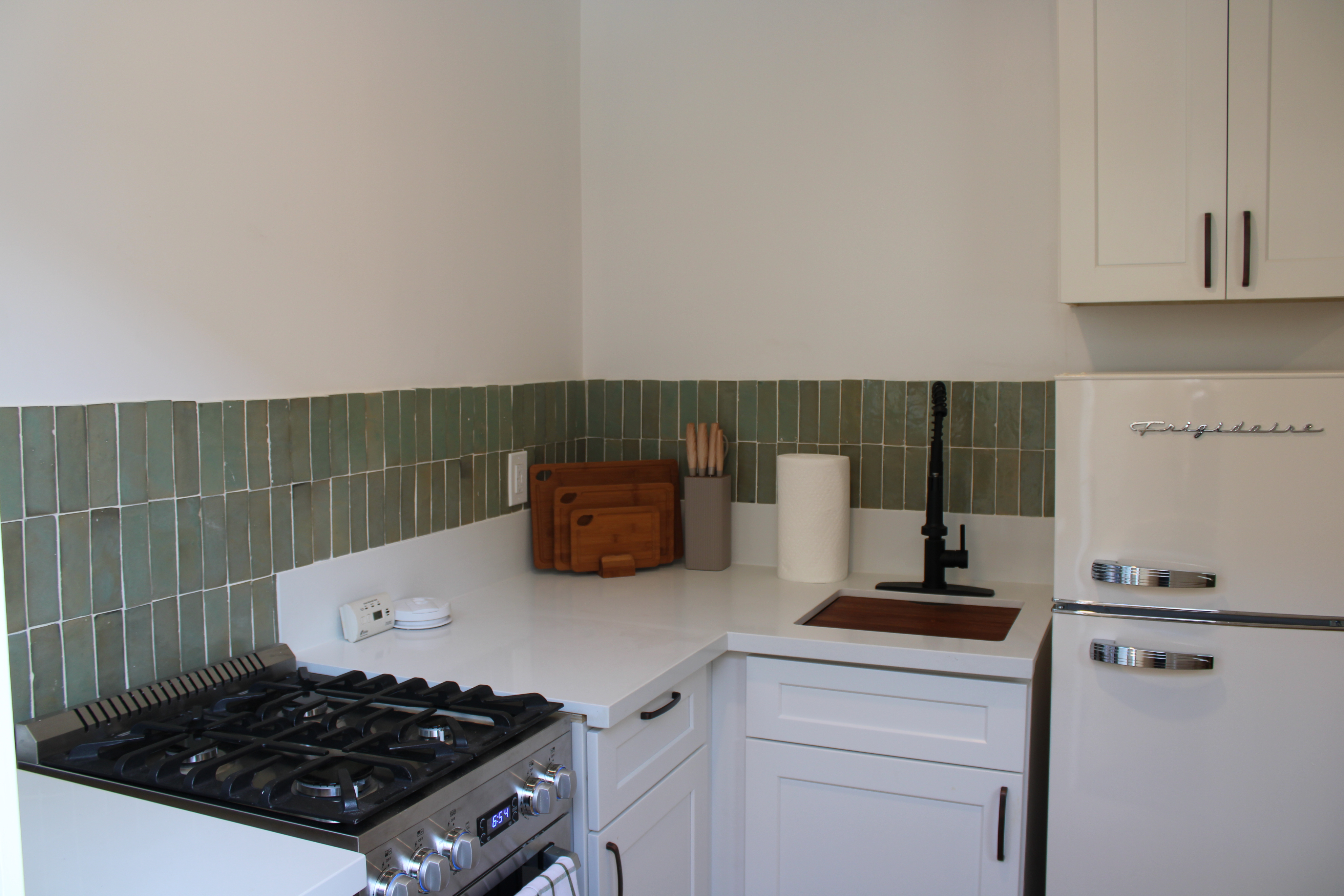 Newly Renovated 1 BD, Great Location - Photo 3