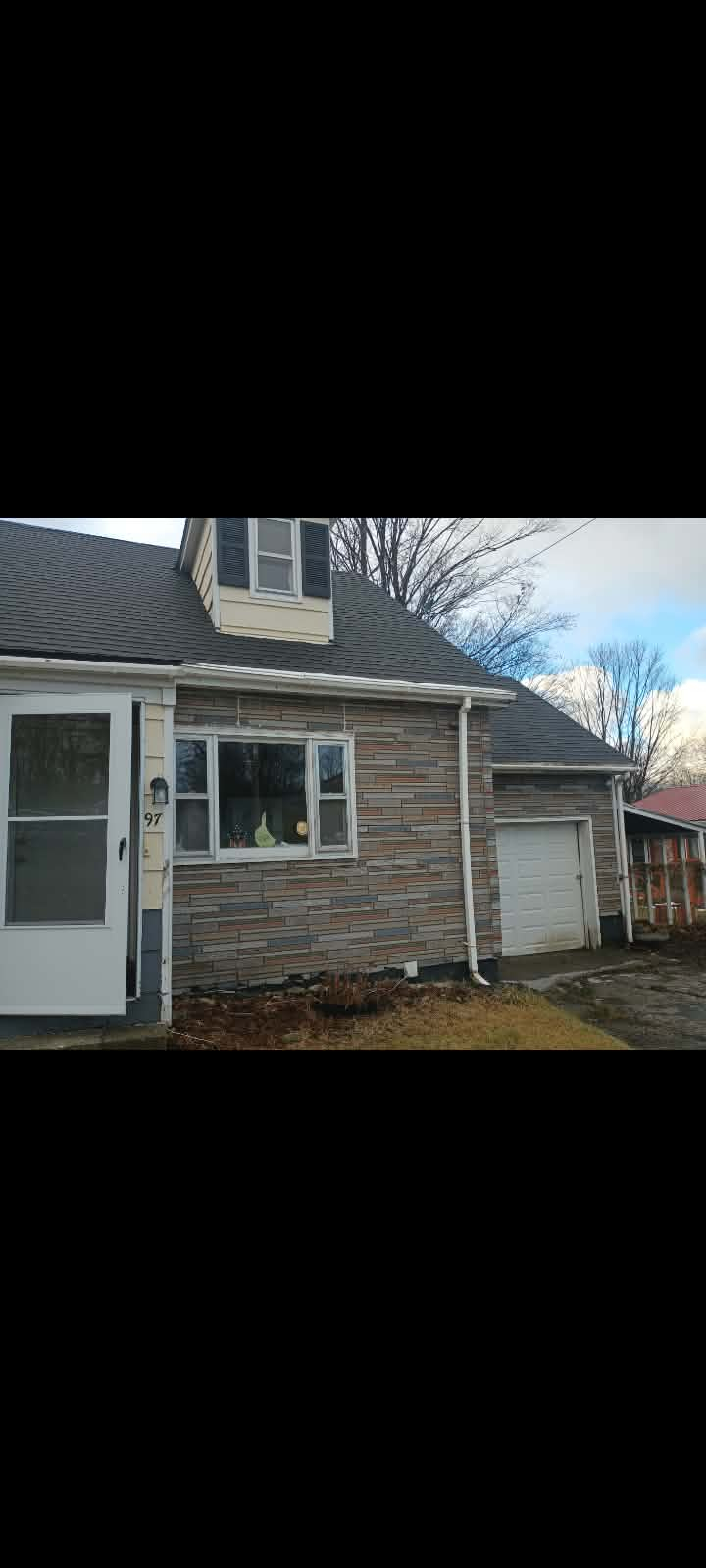 Very nice house in Bennington with the utilities included! Convenient,spacious, equipped with safety - Photo 6