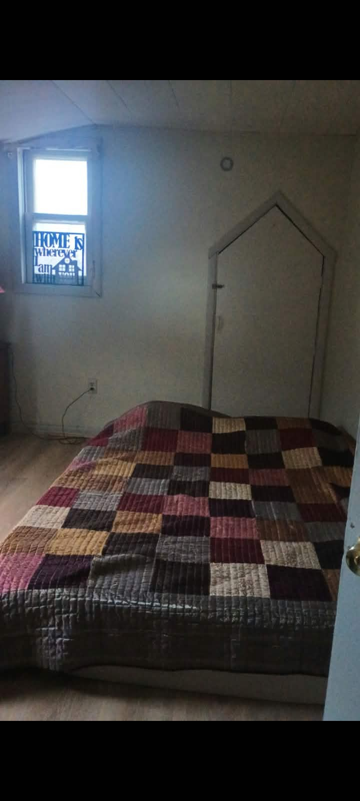 Very nice house in Bennington with the utilities included! Convenient,spacious, equipped with safety - Photo 4