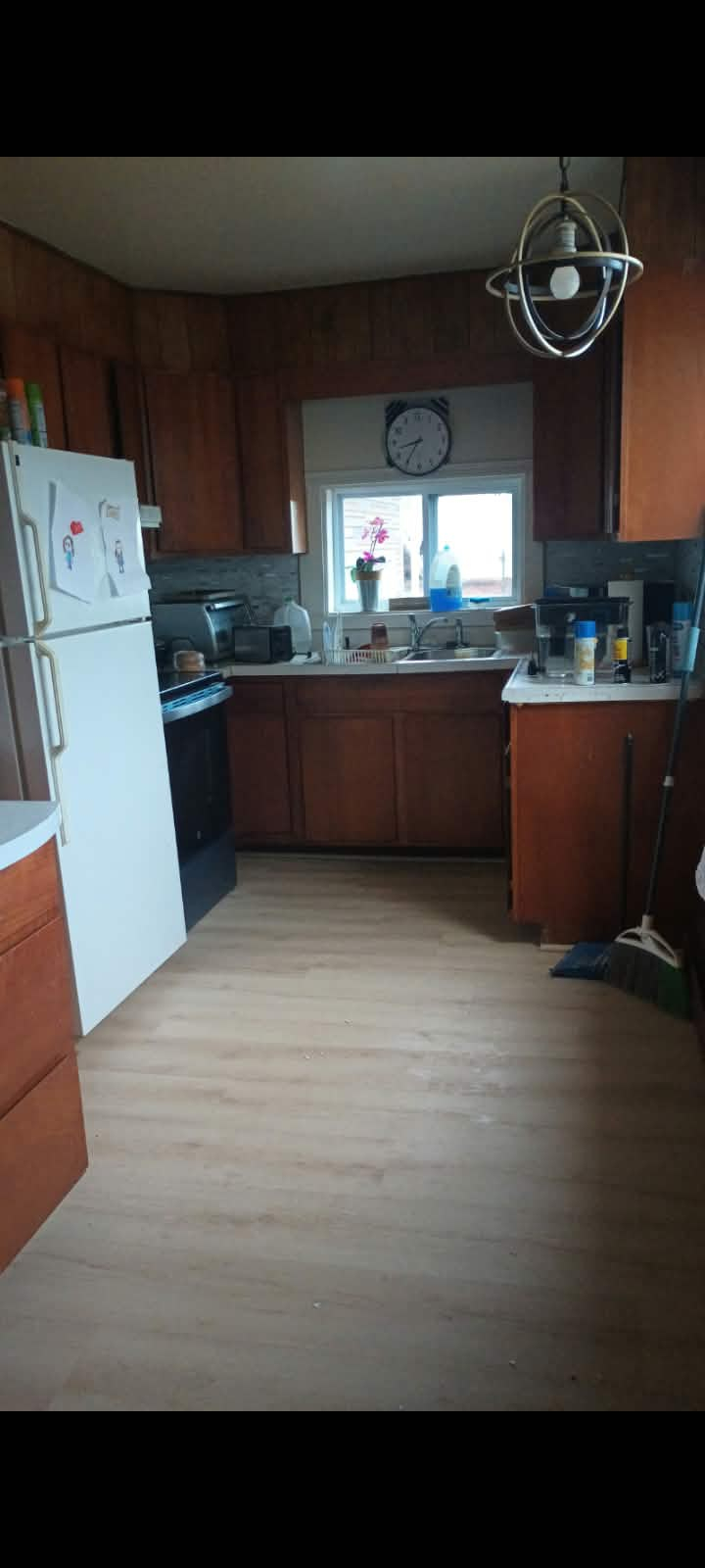 Very nice house in Bennington with the utilities included! Convenient,spacious, equipped with safety - Photo 3