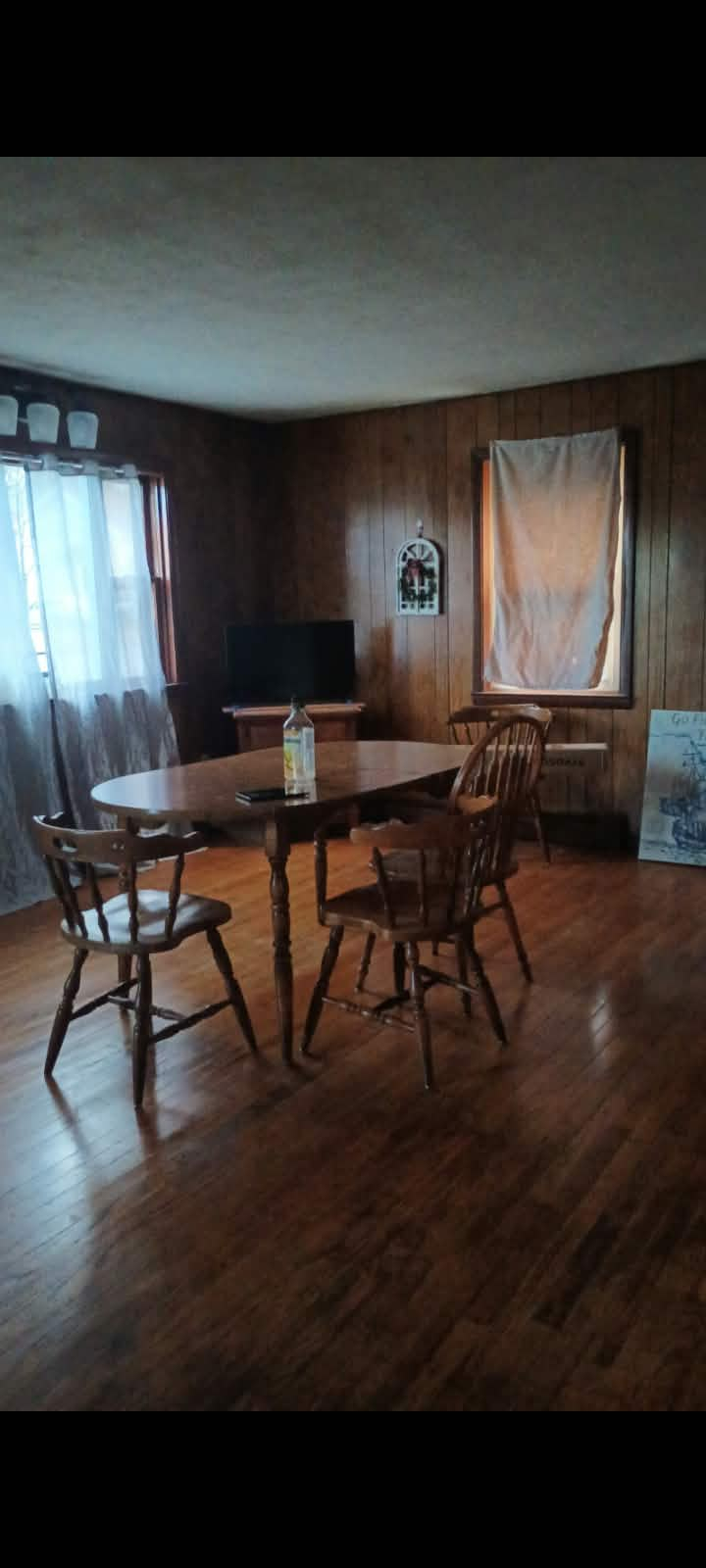 Very nice house in Bennington with the utilities included! Convenient,spacious, equipped with safety - Photo 2