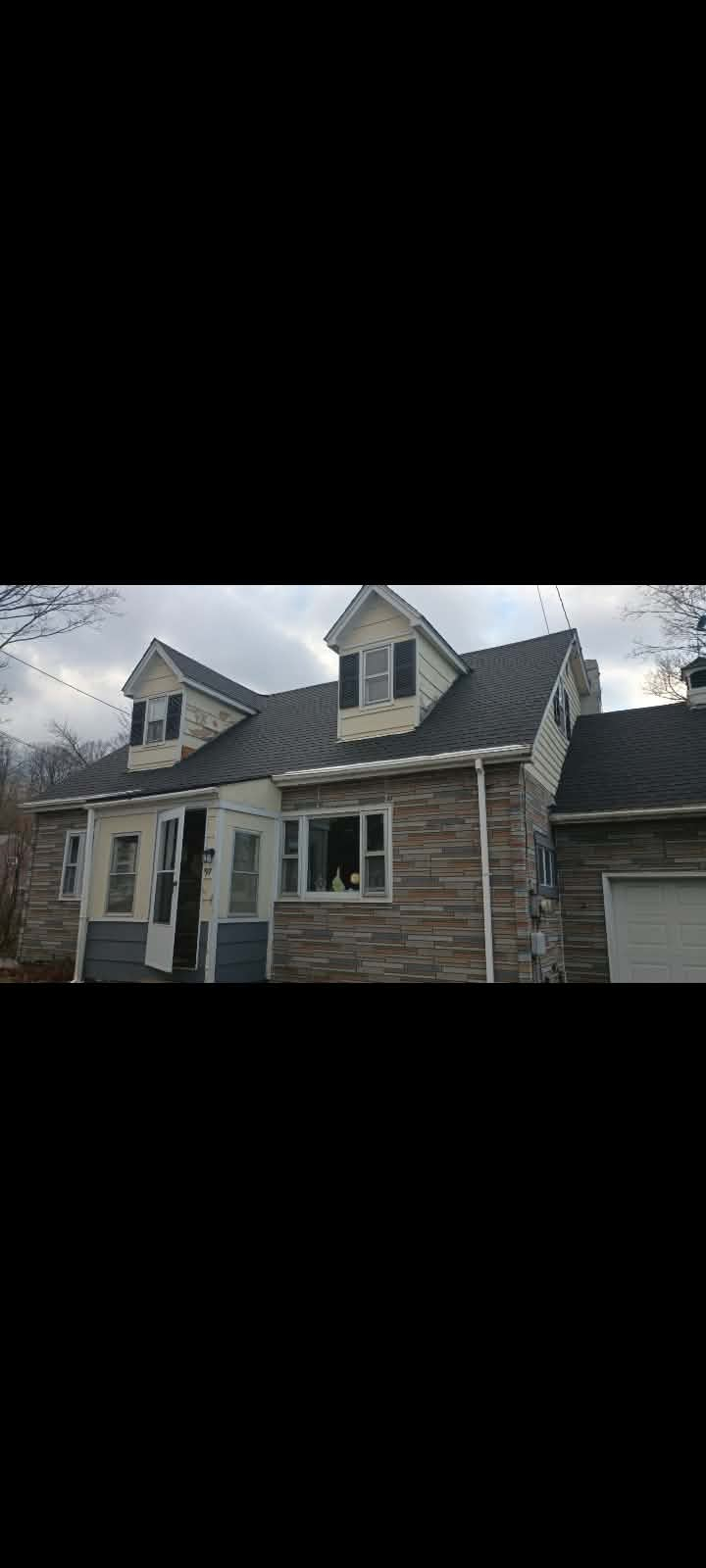 Very nice house in Bennington with the utilities included! Convenient,spacious, equipped with safety - Photo 1