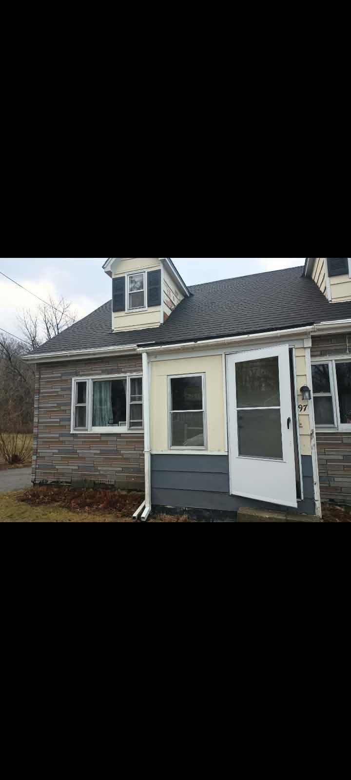 Very nice house in Bennington with the utilities included! Convenient,spacious, equipped with safety - Photo 5