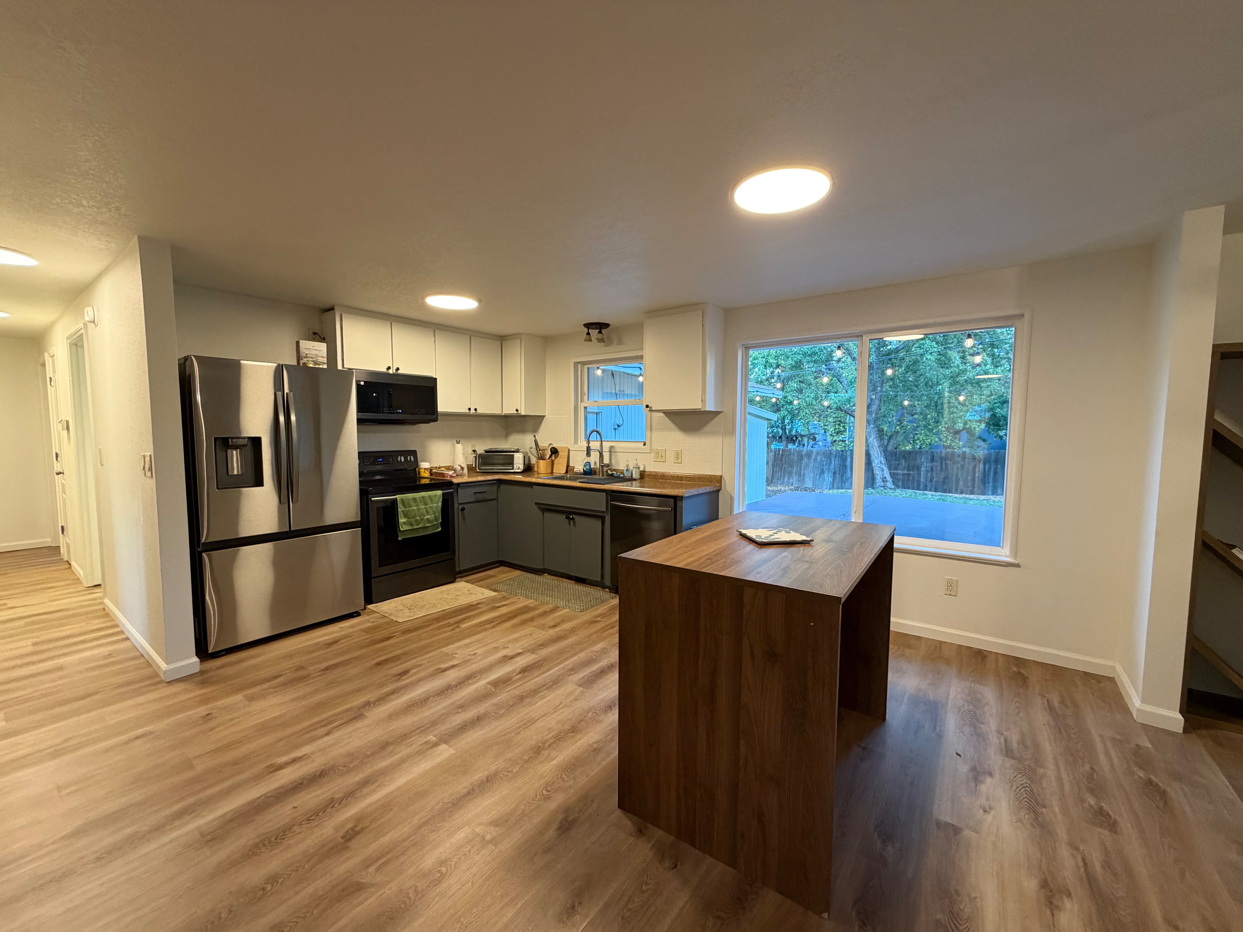 Modern & Cozy Bend Retreat | Minutes to St. Charles Hospital - Photo 4