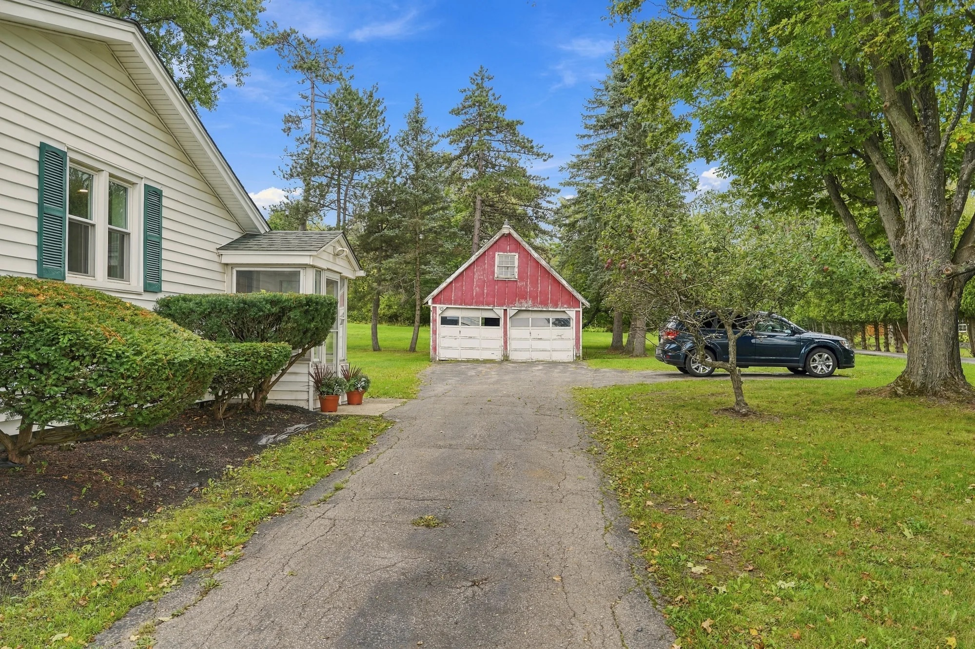 3 Bed Single-Family House with Loft, Washer/Dryer, Driveway Parking - Photo 2