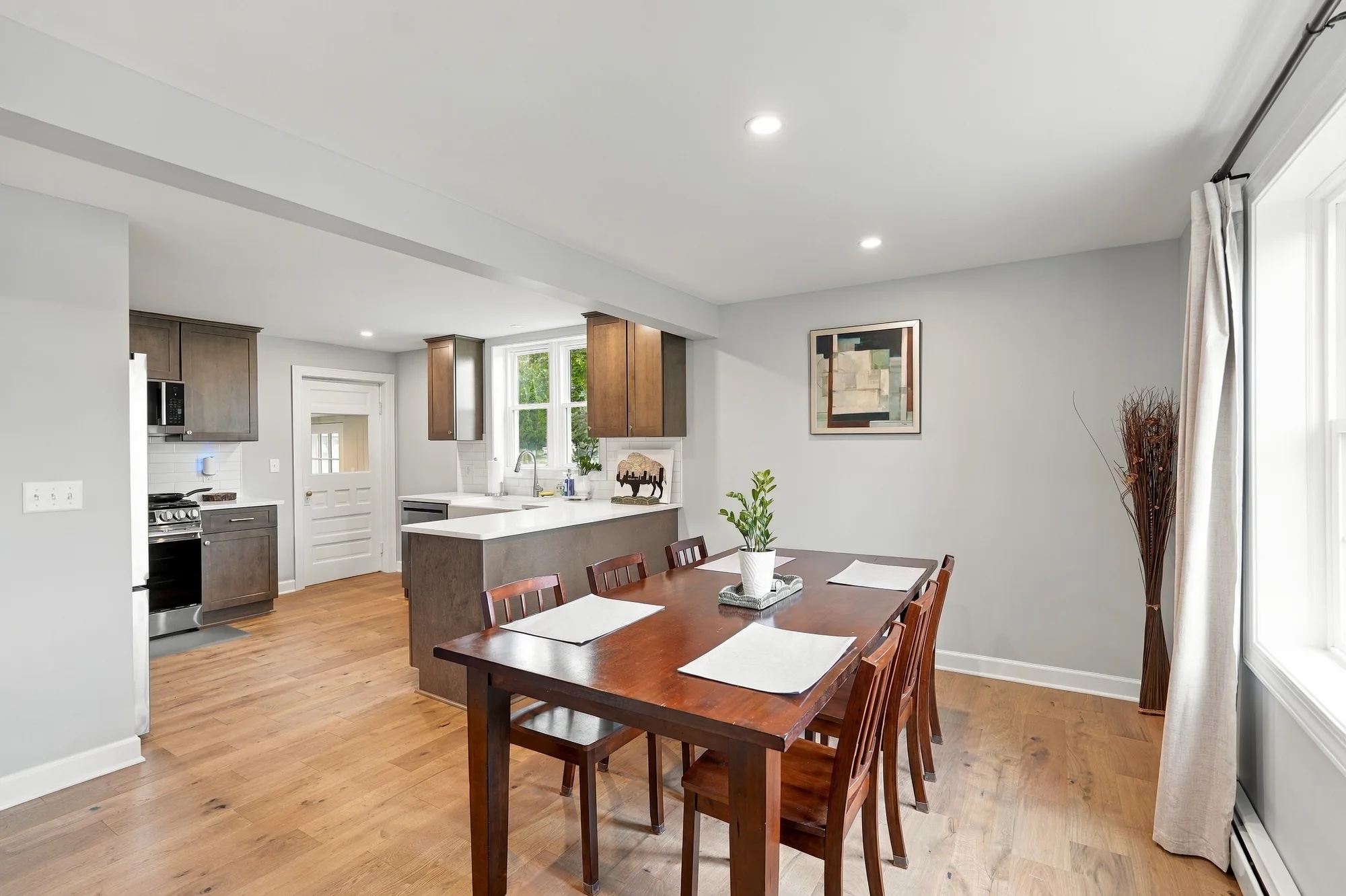 3 Bed Single-Family House with Loft, Washer/Dryer, Driveway Parking - Photo 9
