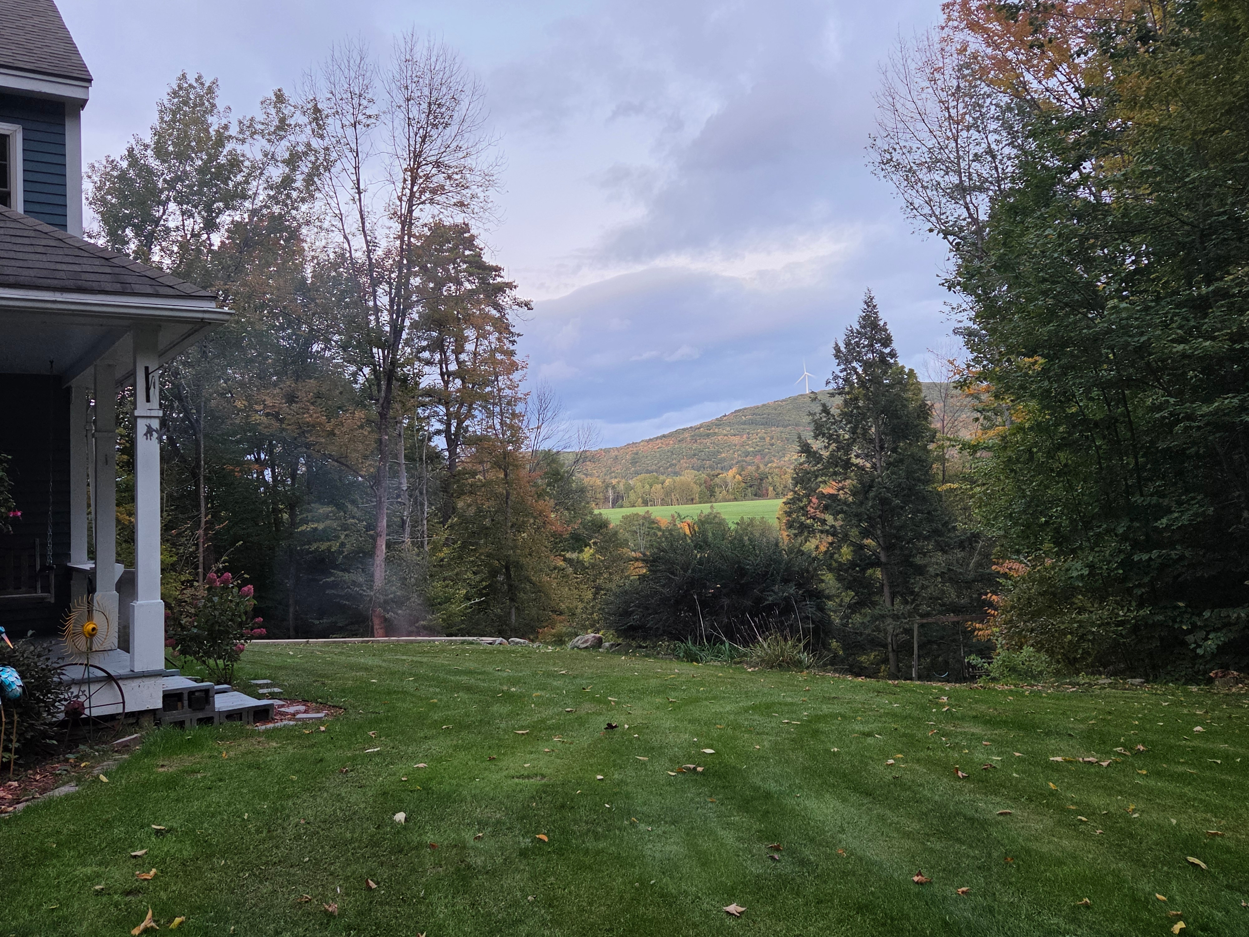 Beautiful, remote home on 4 acres with lake frontage for rent. Furnished. Perfect fit for a travelin - Photo 1