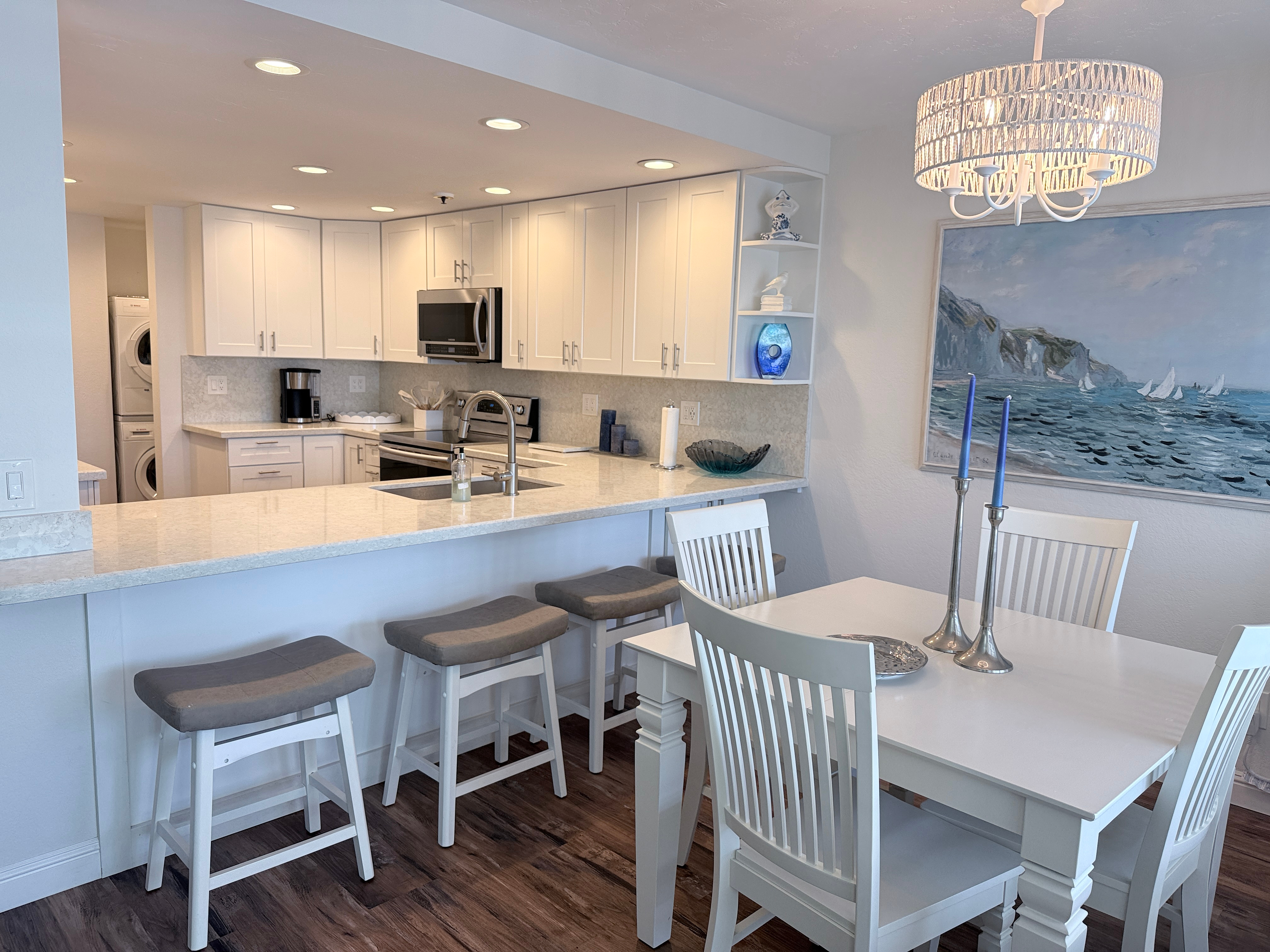 Fully Furnished 2-Bedroom Coastal Condo with Pool, Ocean-View Sun Deck & Underground Parking - Photo 2