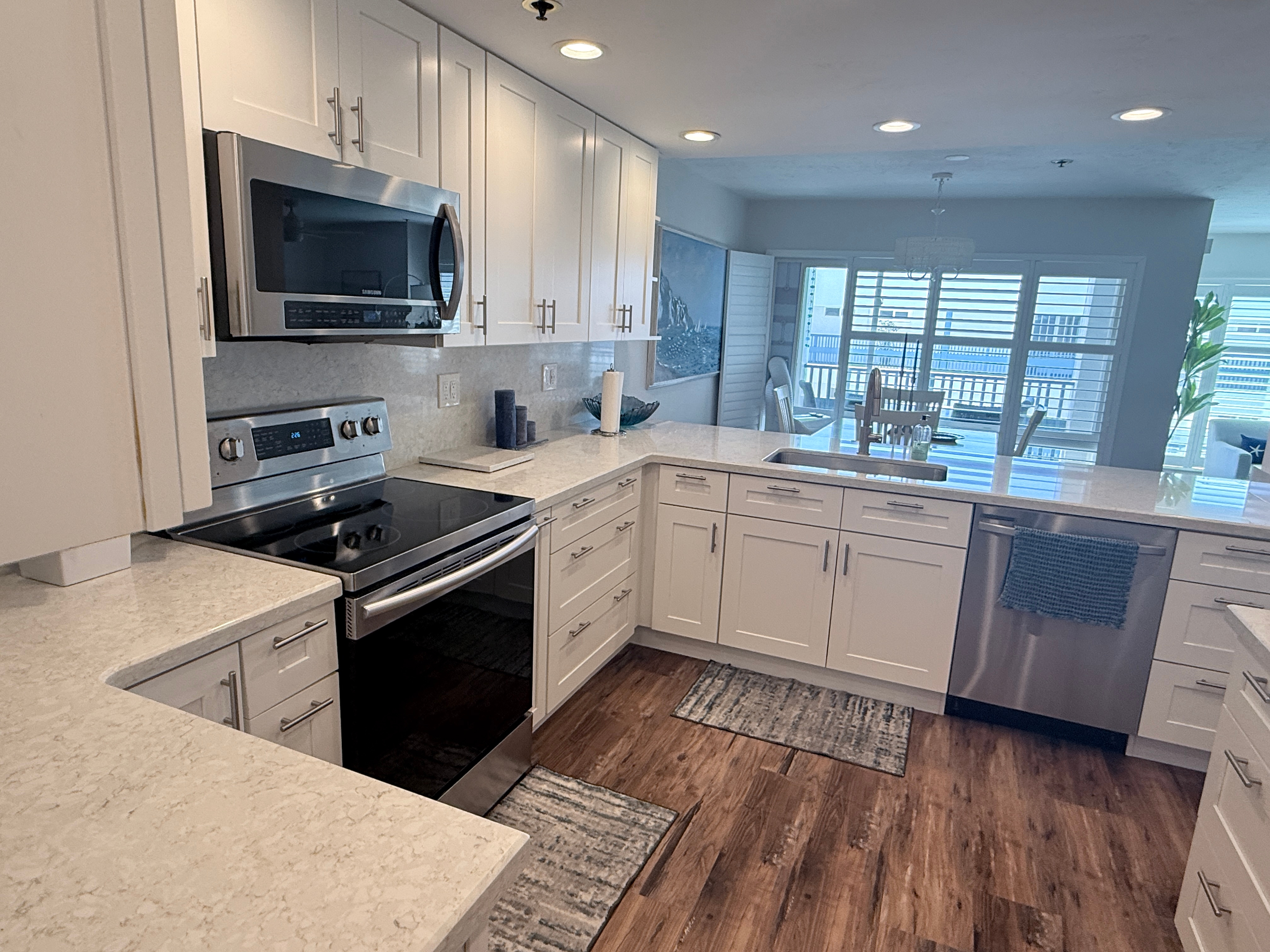 Fully Furnished 2-Bedroom Coastal Condo with Pool, Ocean-View Sun Deck & Underground Parking - Photo 6