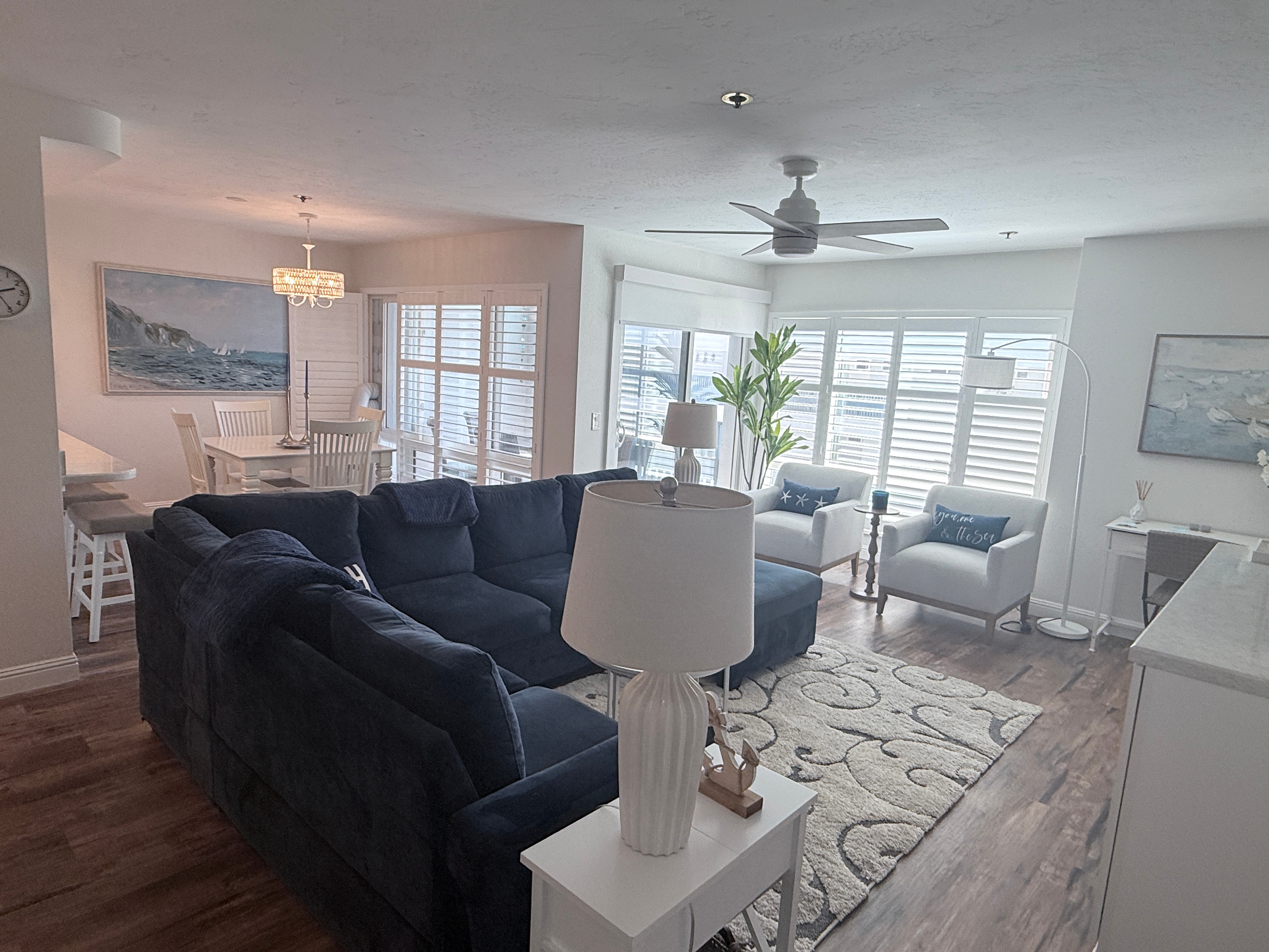 Fully Furnished 2-Bedroom Coastal Condo with Pool, Ocean-View Sun Deck & Underground Parking