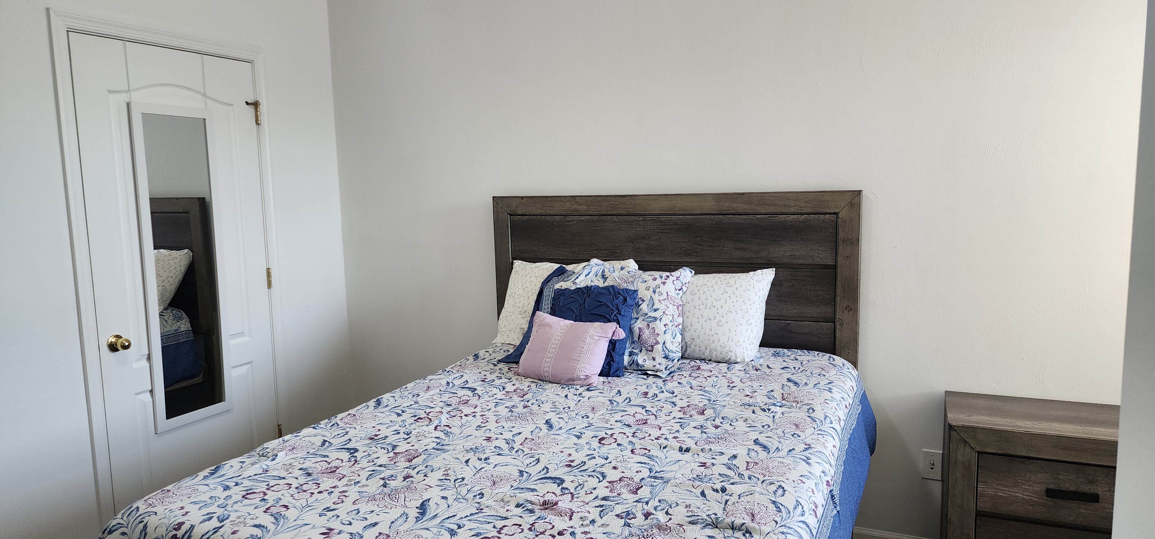Peaceful, Professional & Private - Virginia Beach Furnished Room - Photo 2