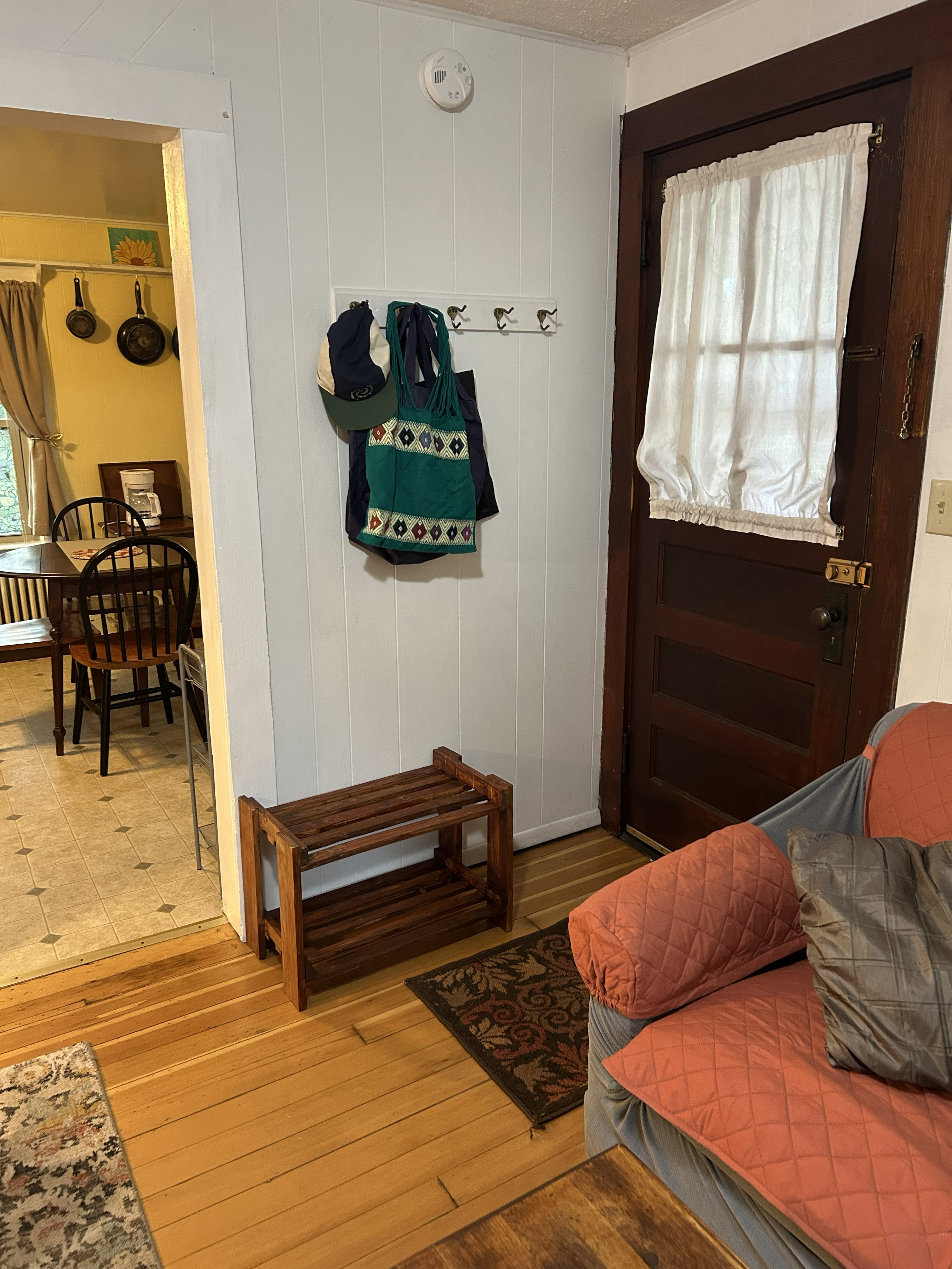 Essex Junction duplex apartment near 5-corners bus, train, bakeries, ethnic food - Photo 2