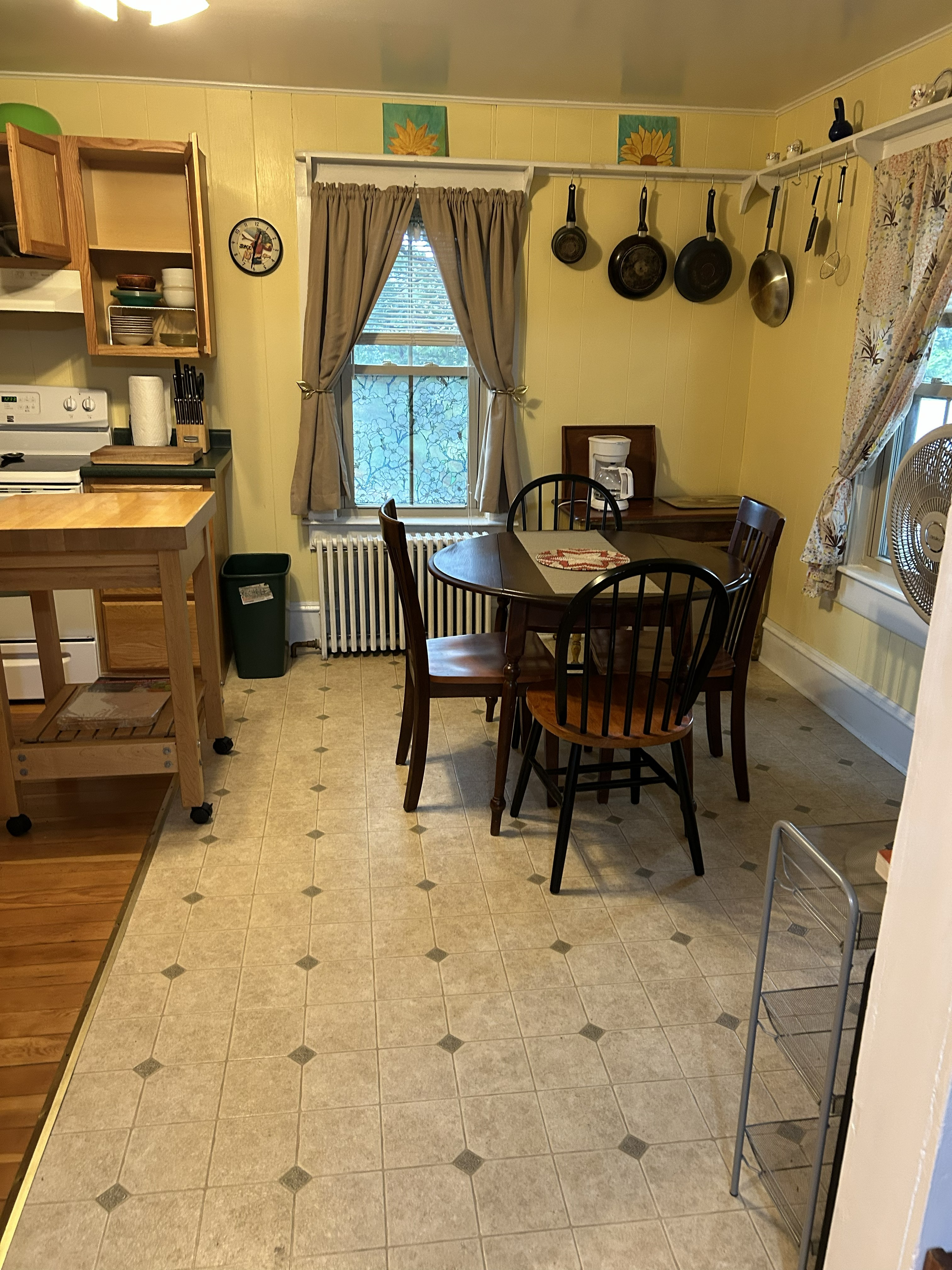 Essex Junction duplex apartment near 5-corners bus, train, bakeries, ethnic food - Photo 3