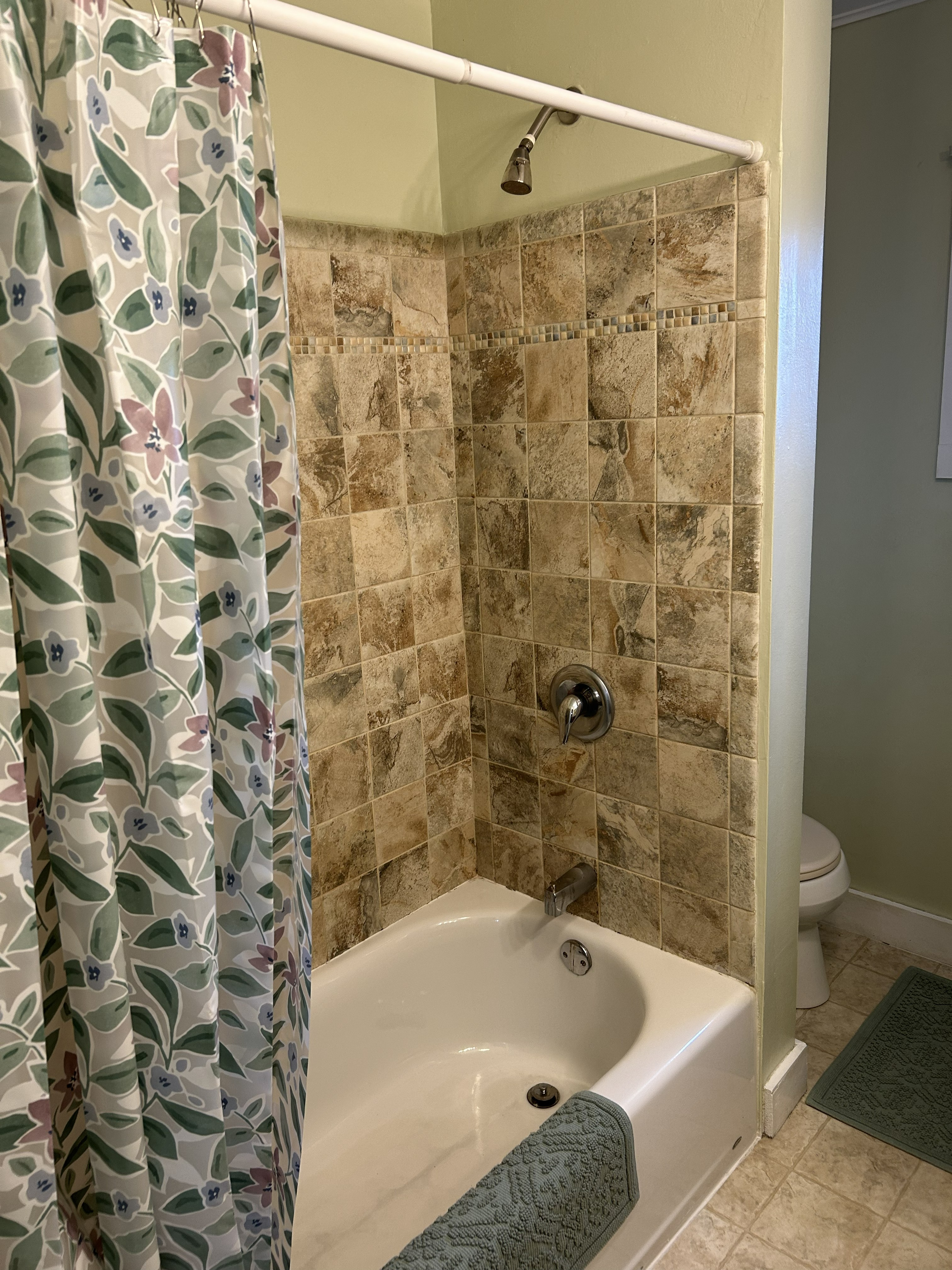 Essex Junction duplex apartment near 5-corners bus, train, bakeries, ethnic food - Photo 8