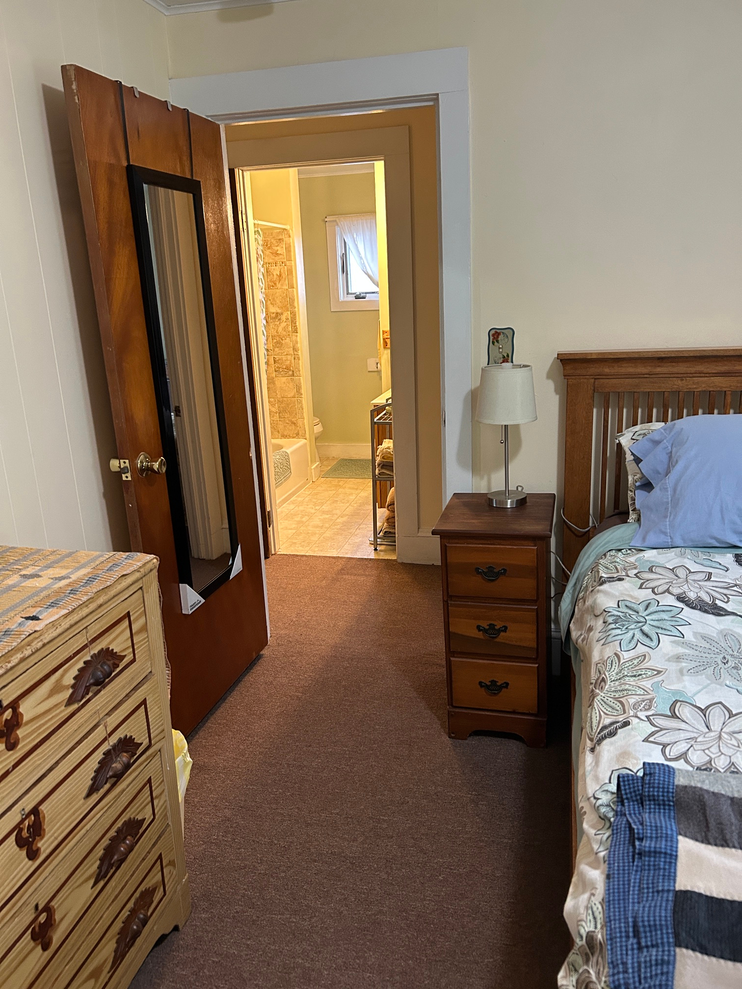 Essex Junction duplex apartment near 5-corners bus, train, bakeries, ethnic food - Photo 10