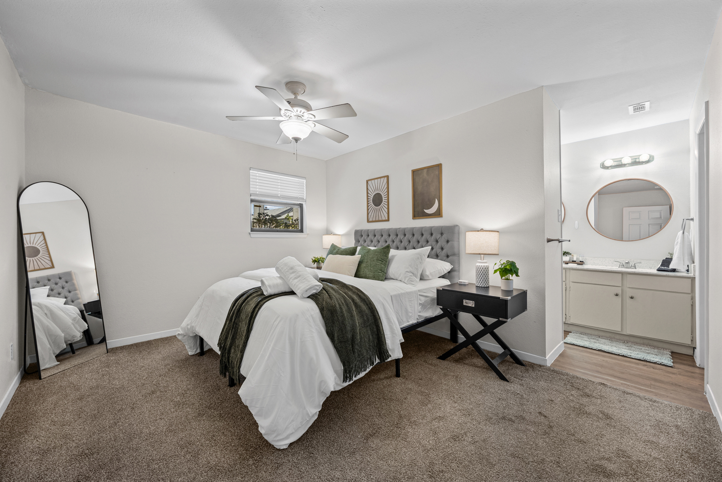 2BR North Loop Retreat | Pool + Parking - Photo 2