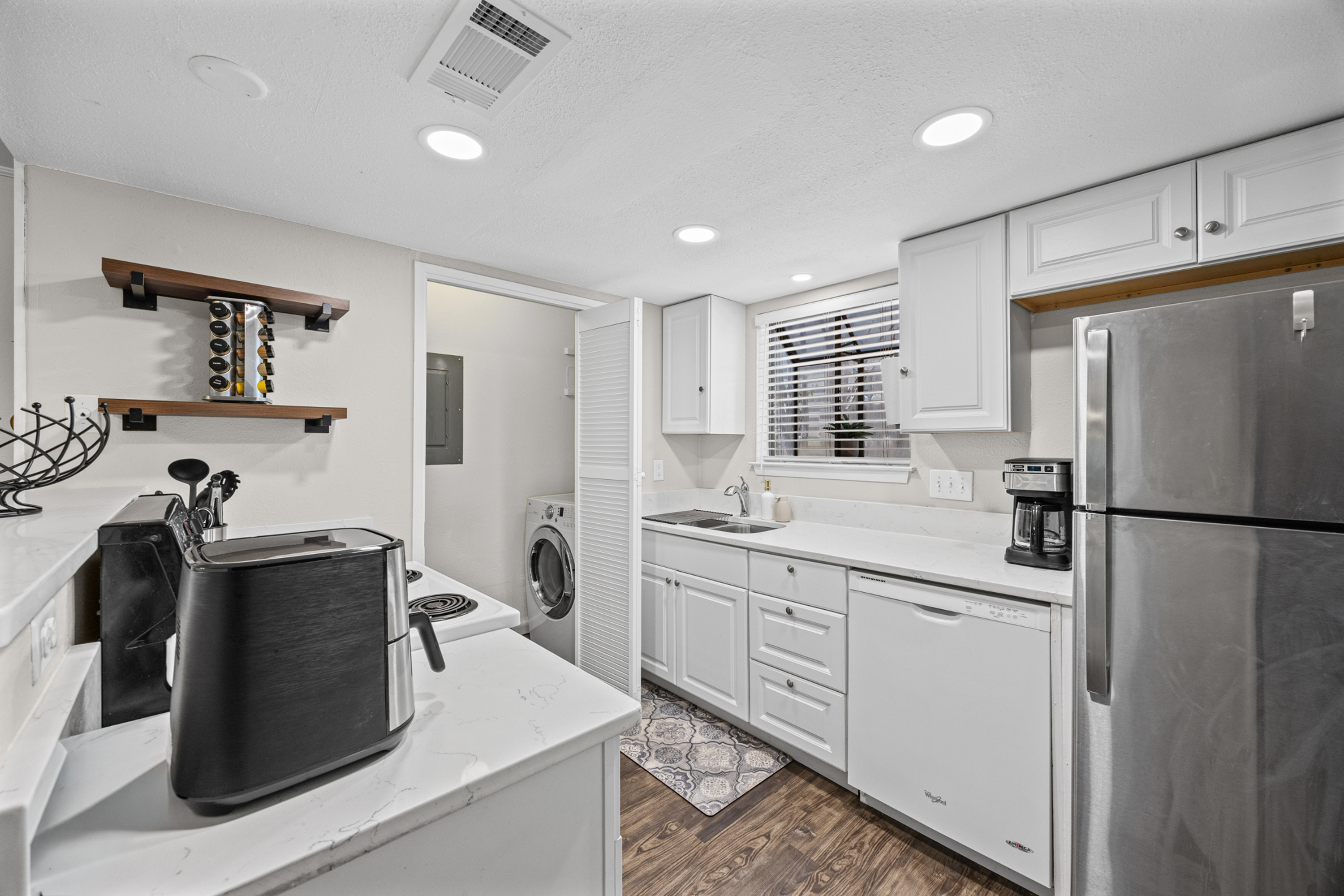 2BR North Loop Retreat | Pool + Parking - Photo 12