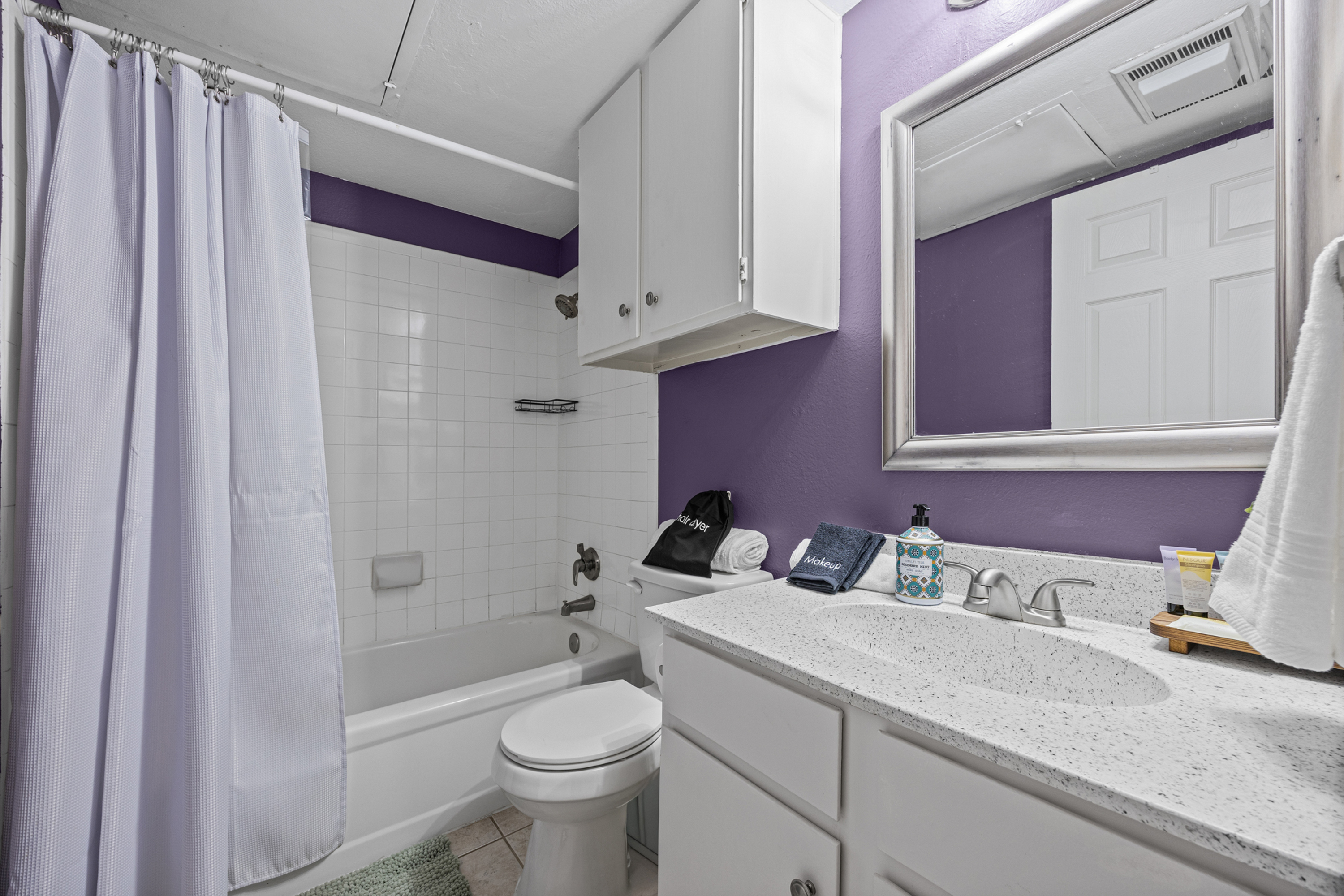 2BR North Loop Retreat | Pool + Parking - Photo 7