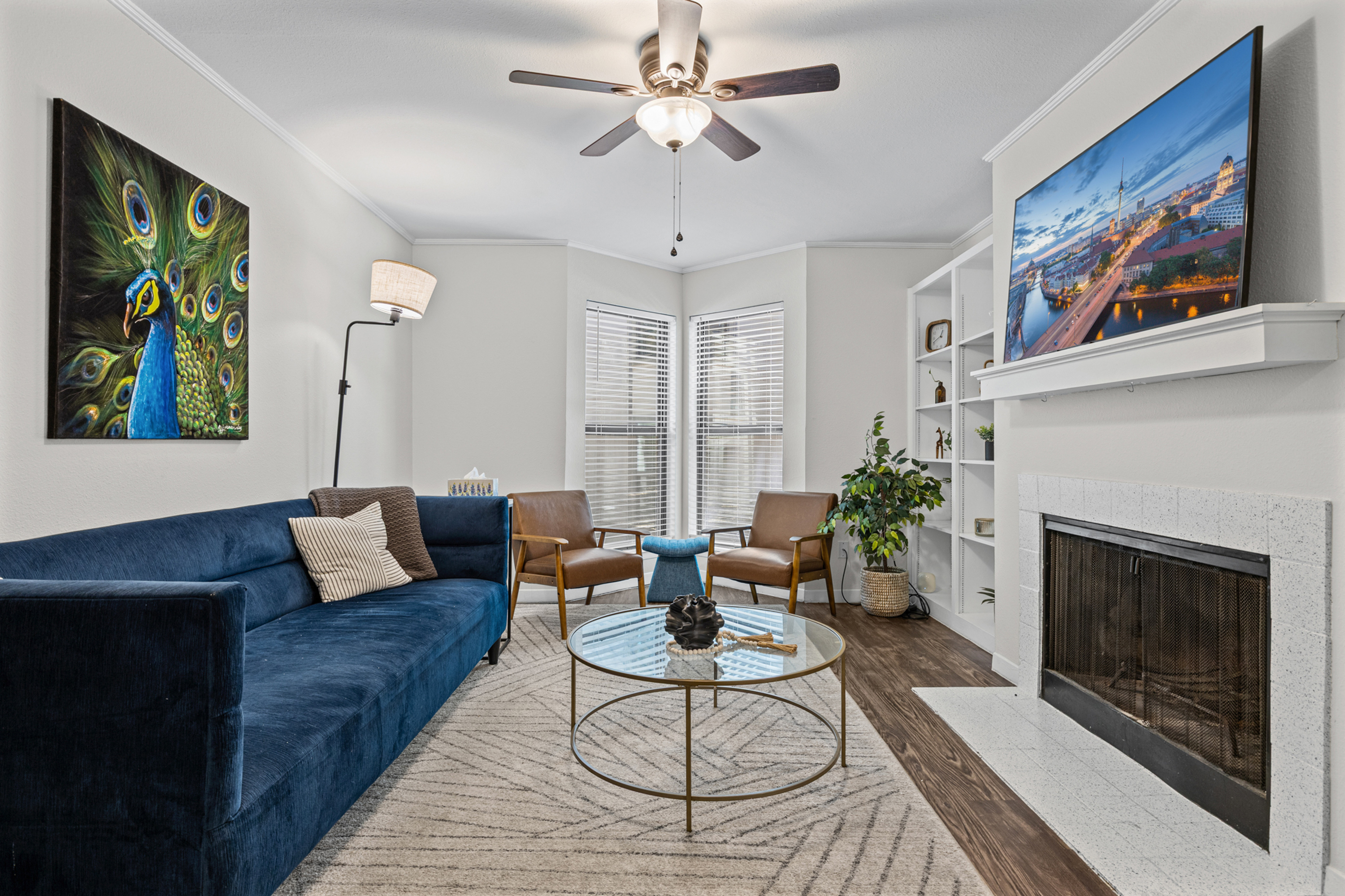 2BR North Loop Retreat | Pool + Parking - Photo 8