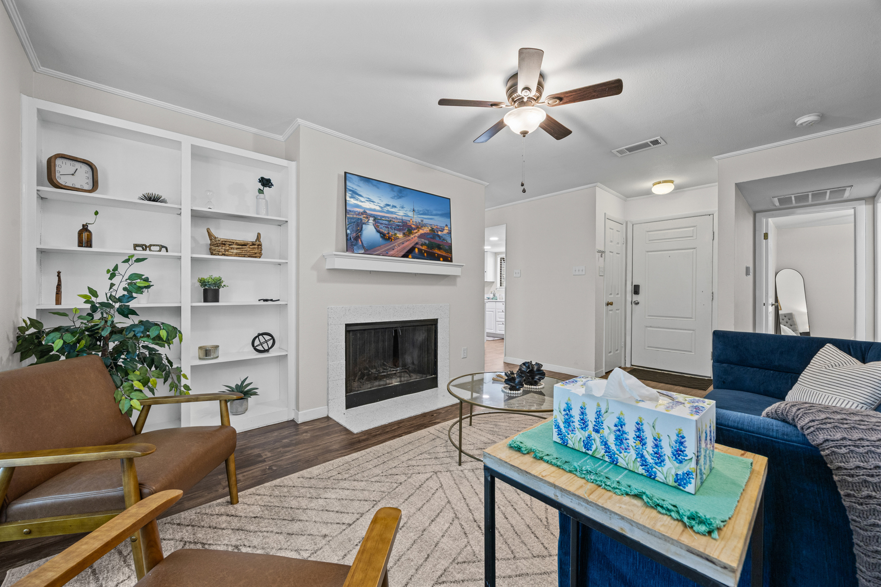 2BR North Loop Retreat | Pool + Parking - Photo 9