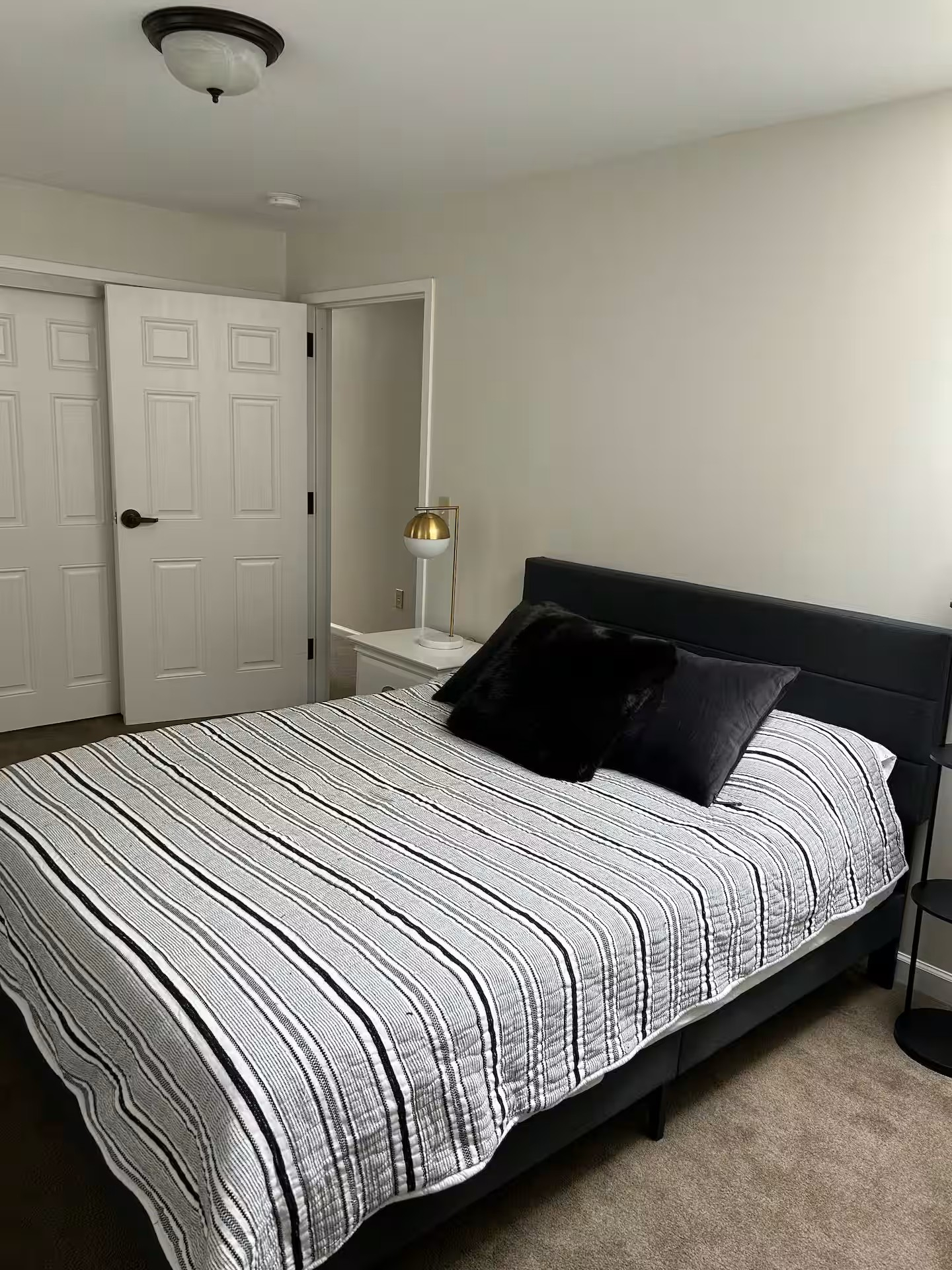 Minutes to URMC/Strong - Furnished 2BR in Walkable East End, All-Inclusive - Photo 12