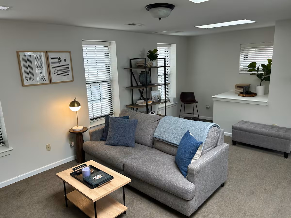 Minutes to URMC/Strong - Furnished 2BR in Walkable East End, All-Inclusive - Photo 3
