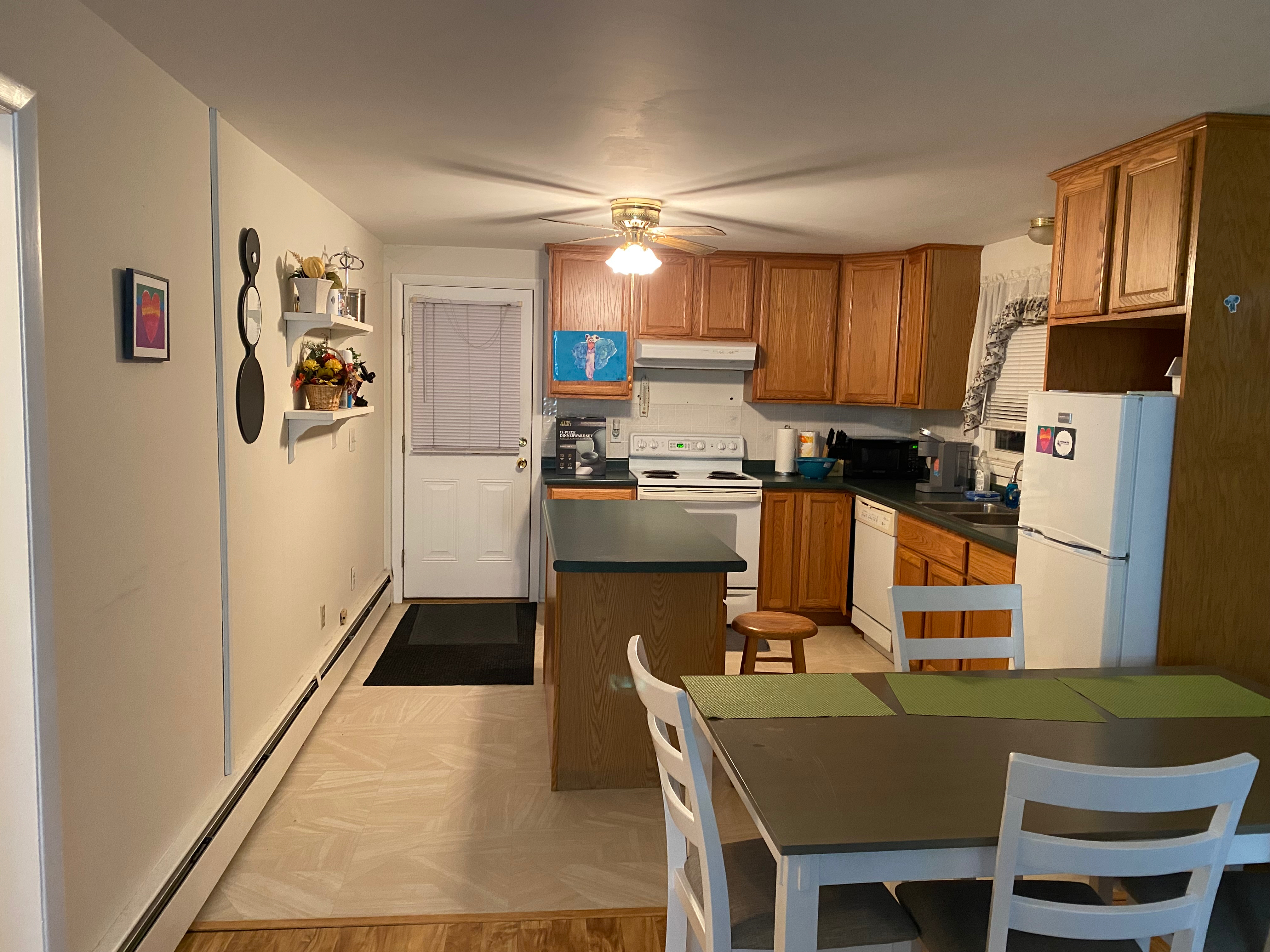 Beautiful Condo - Photo 4