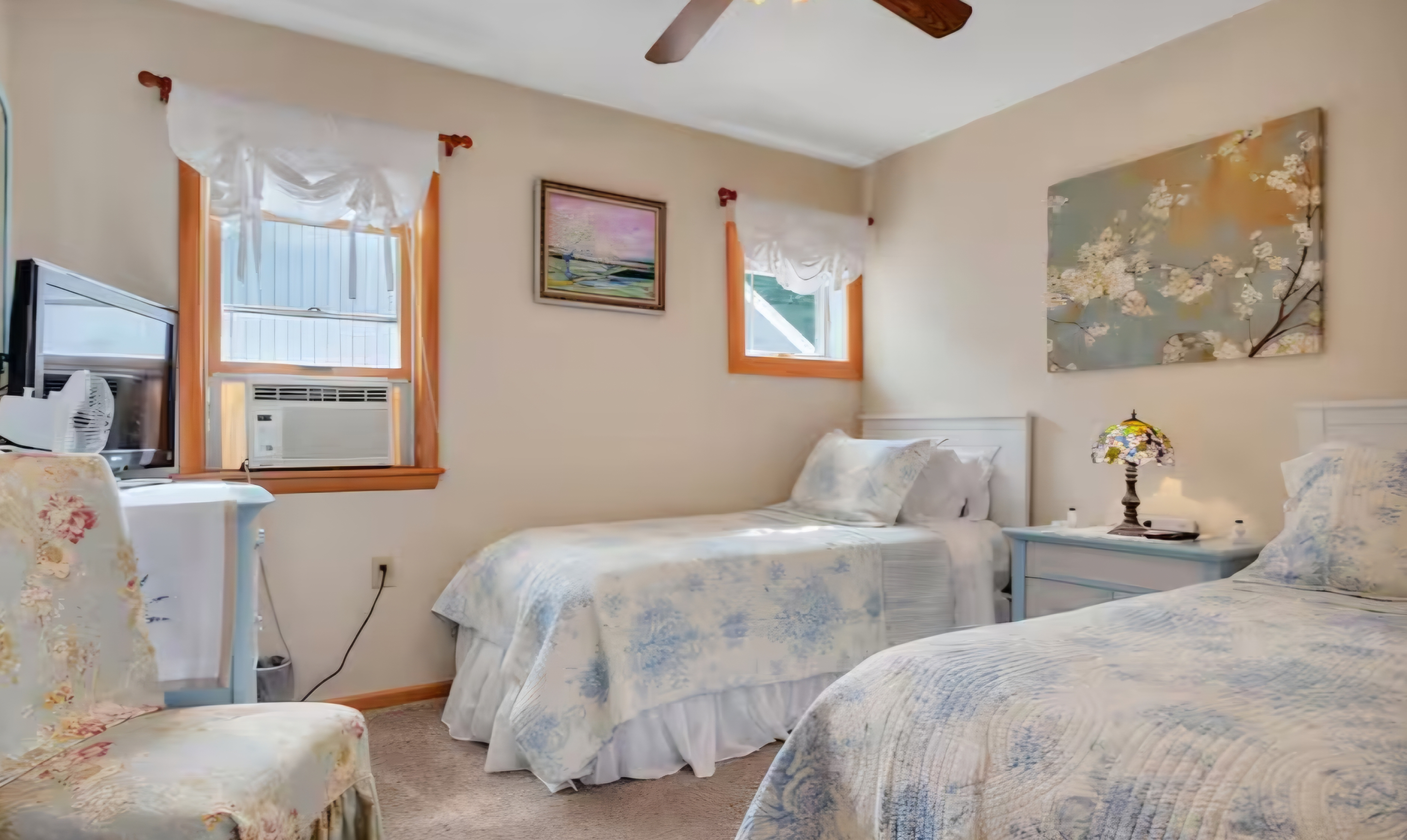 "Wake Up to Wide-Open Skies: Charming Farmhouse Apartment Ready Now - Photo 3