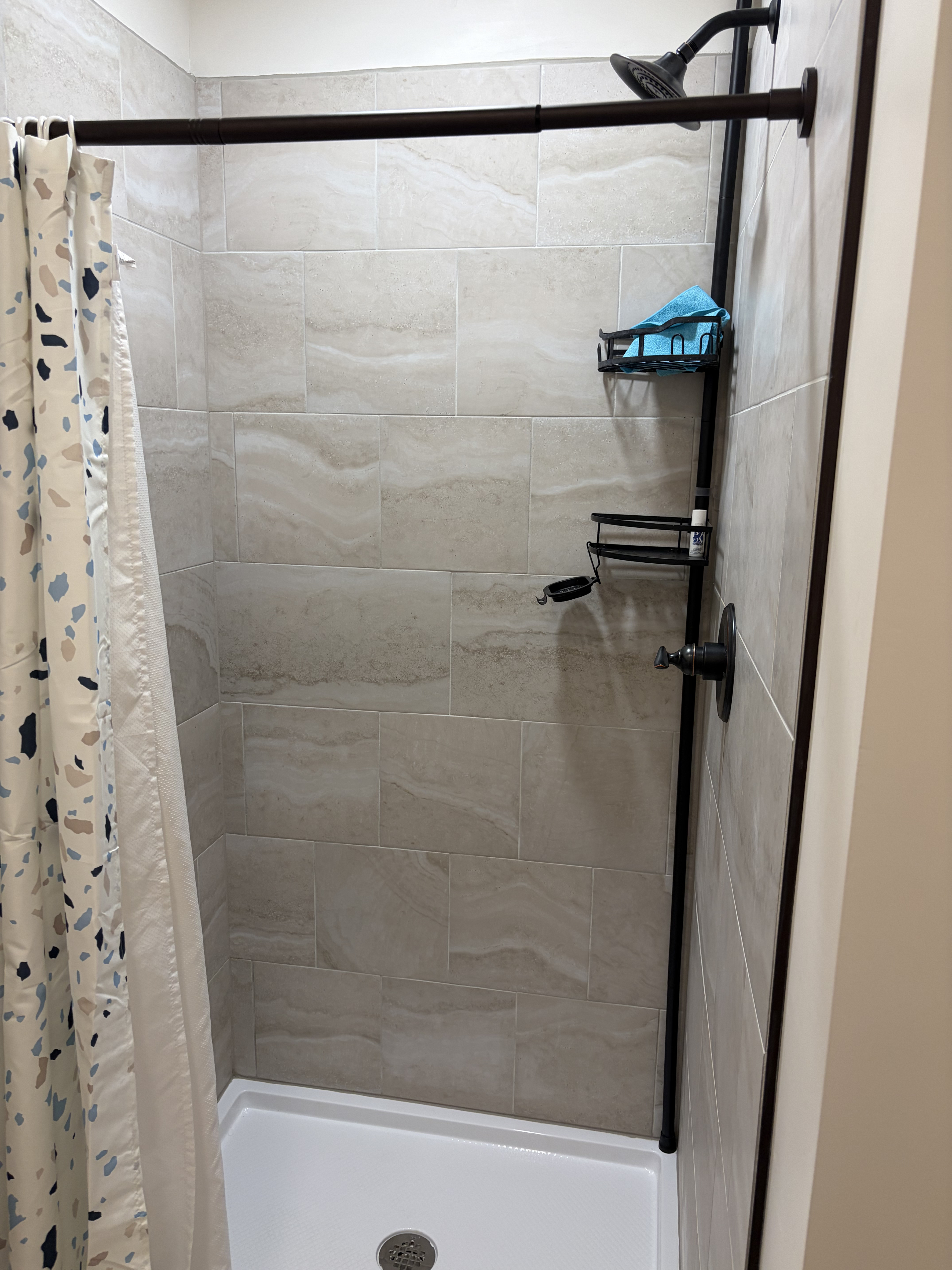 Quiet private room and ensuite bathroom in country home - Photo 2