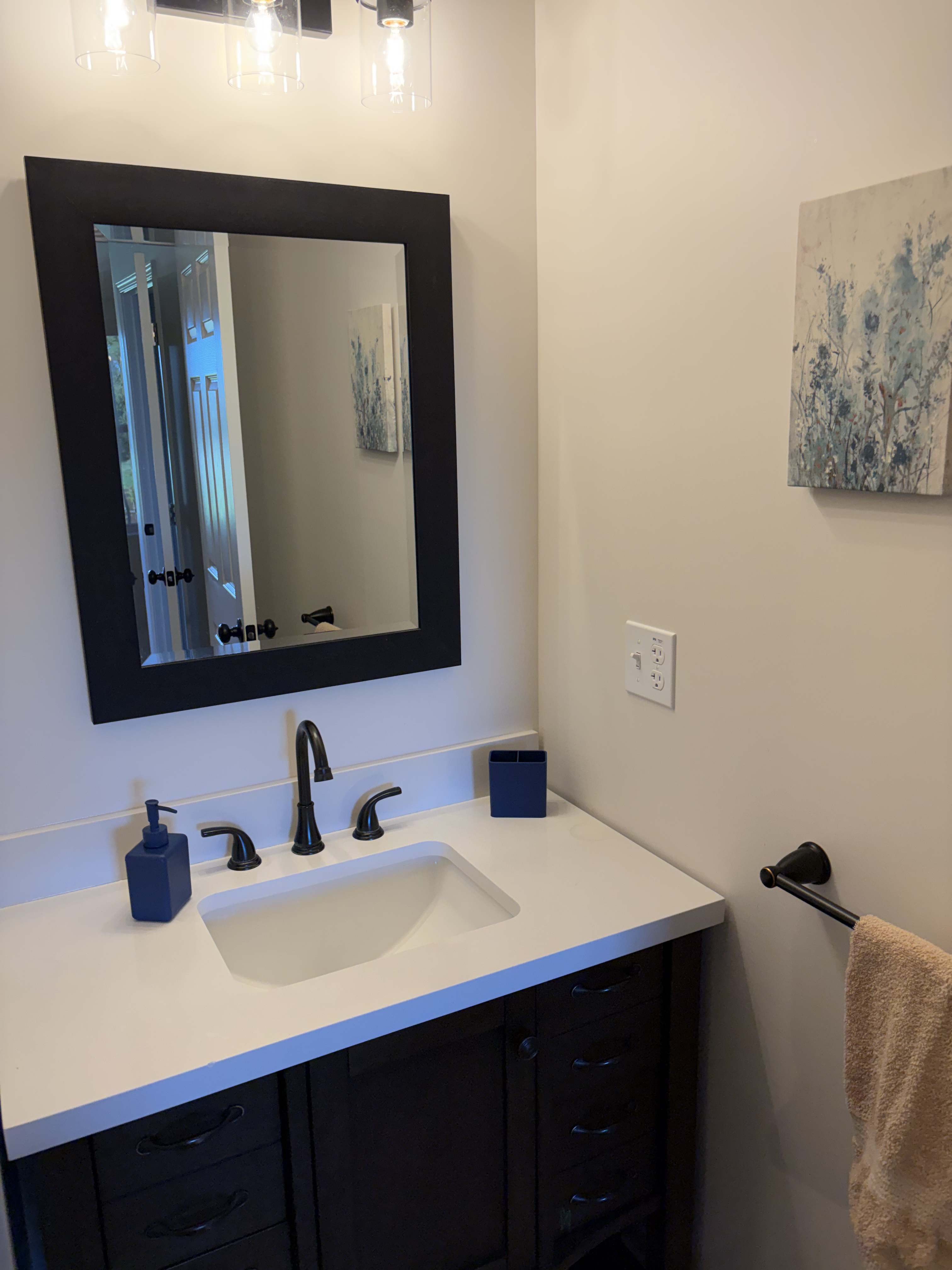 Quiet private room and ensuite bathroom in country home - Photo 3