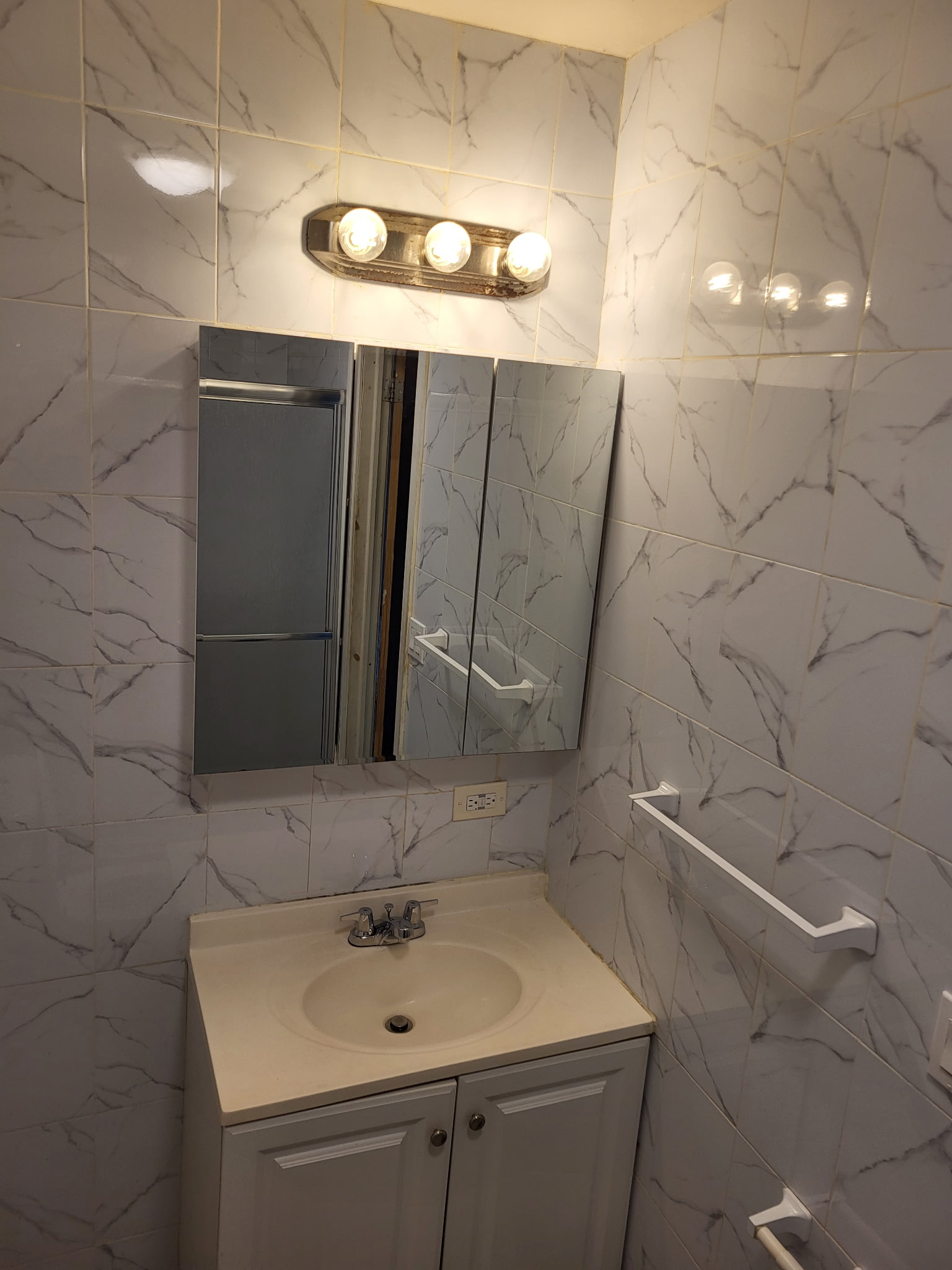 Spacious Unfurnished Brooklyn Apartment - Make It Your Own - Photo 6