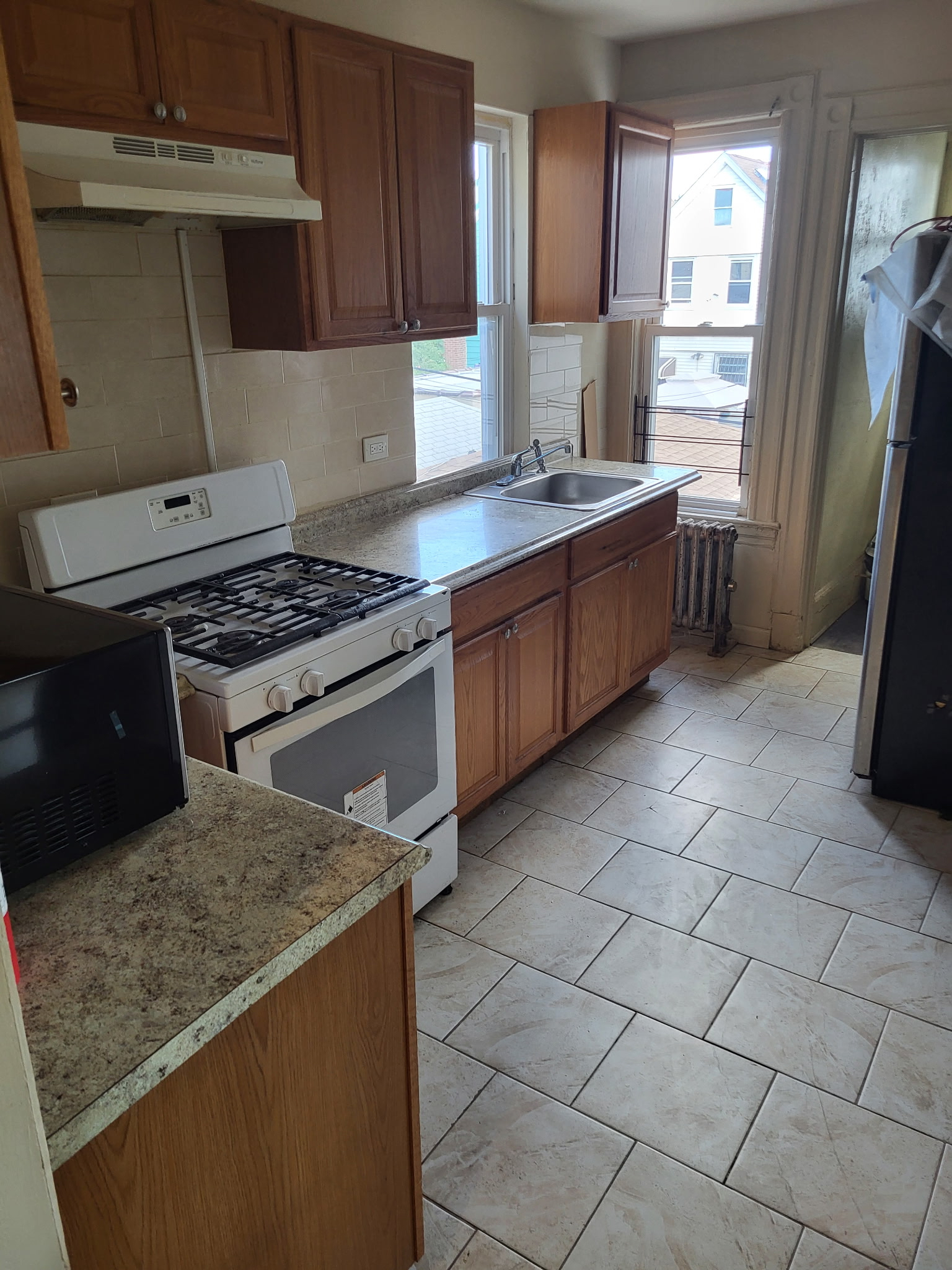 Spacious Unfurnished Brooklyn Apartment - Make It Your Own - Photo 8