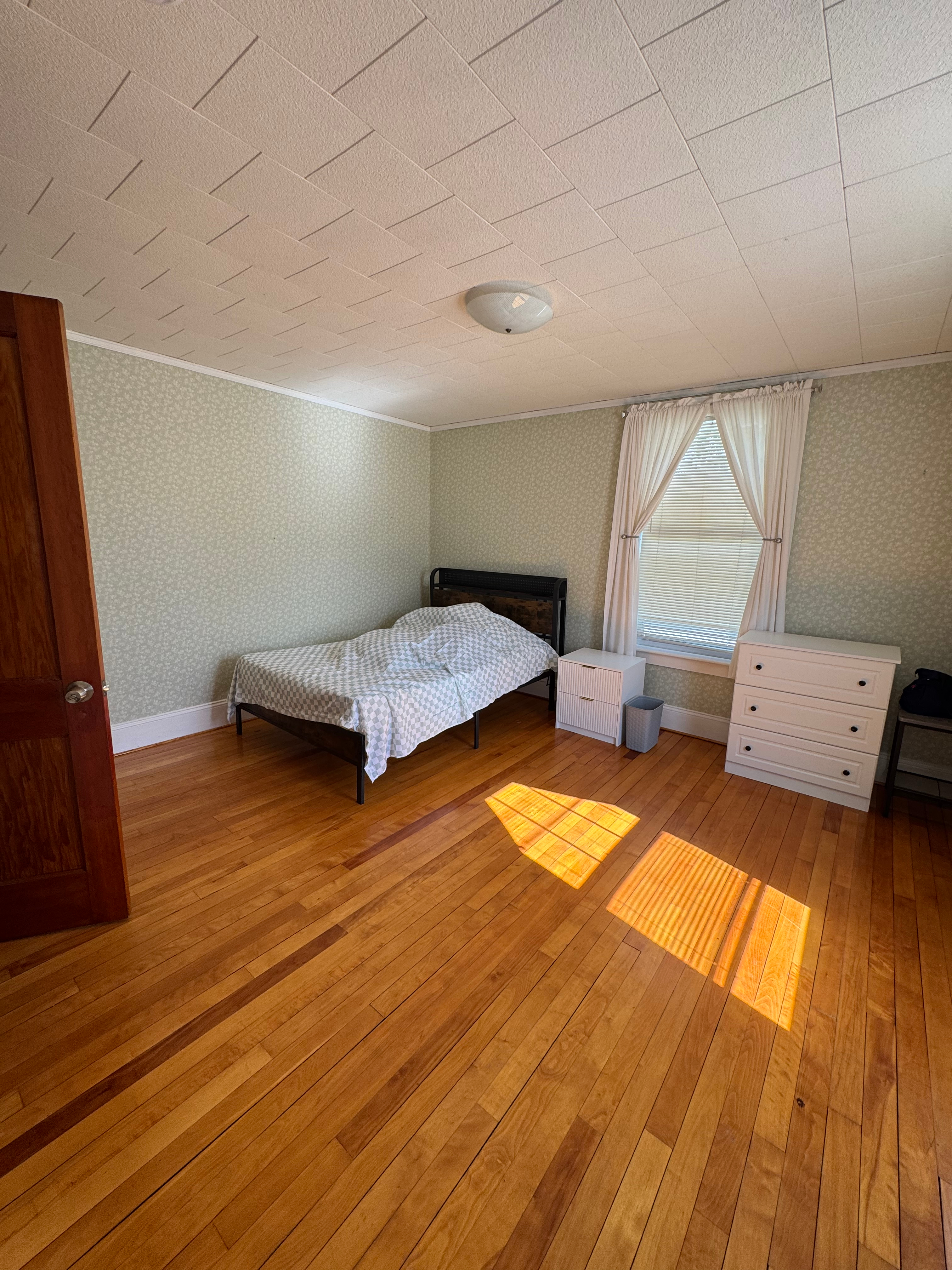 Bellows Falls 2BR Furnished Apartment Near Springfield Hospital, Connecticut River, and Downtown - Photo 8