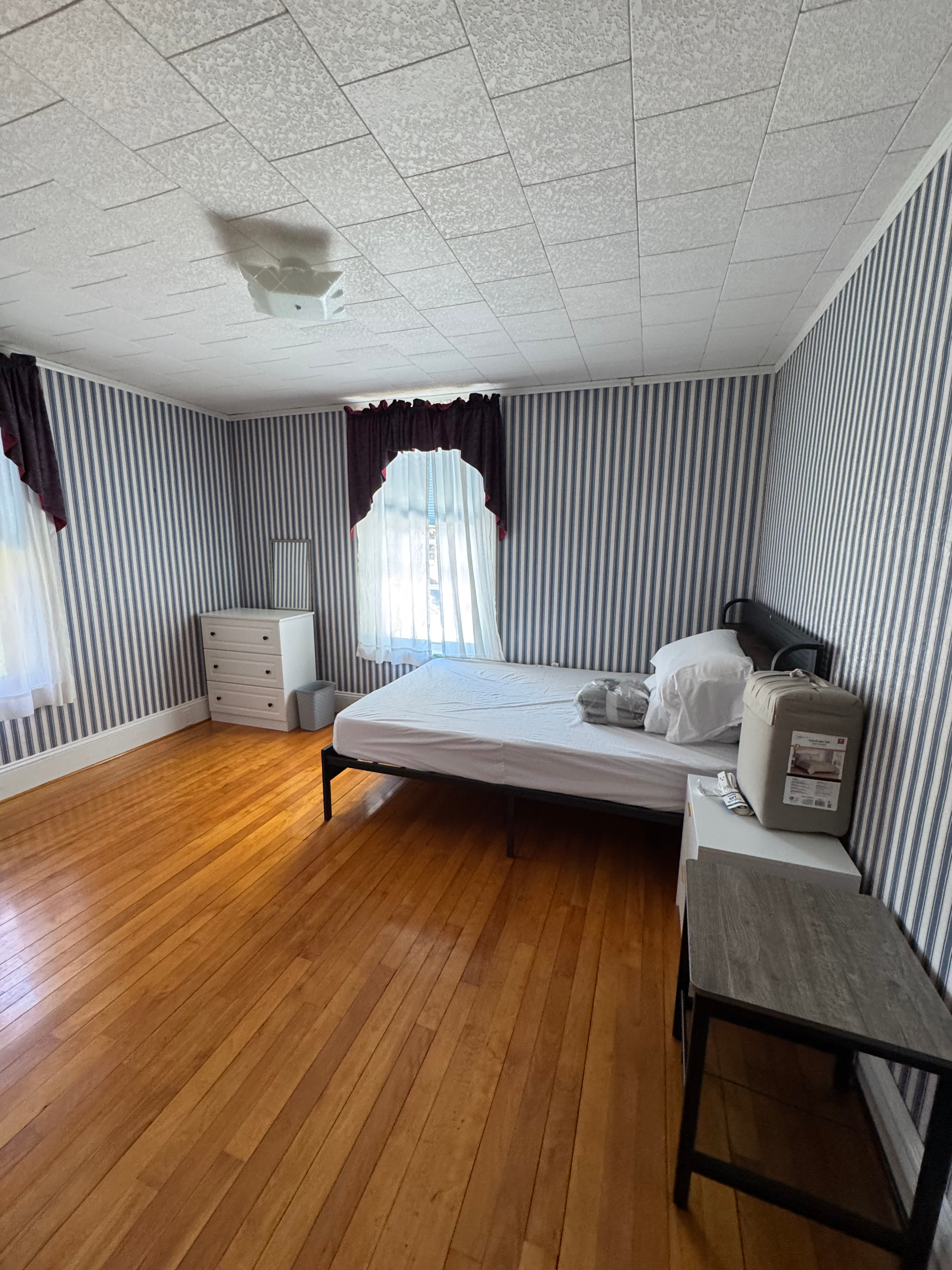 Bellows Falls 2BR Furnished Apartment Near Springfield Hospital, Connecticut River, and Downtown - Photo 6