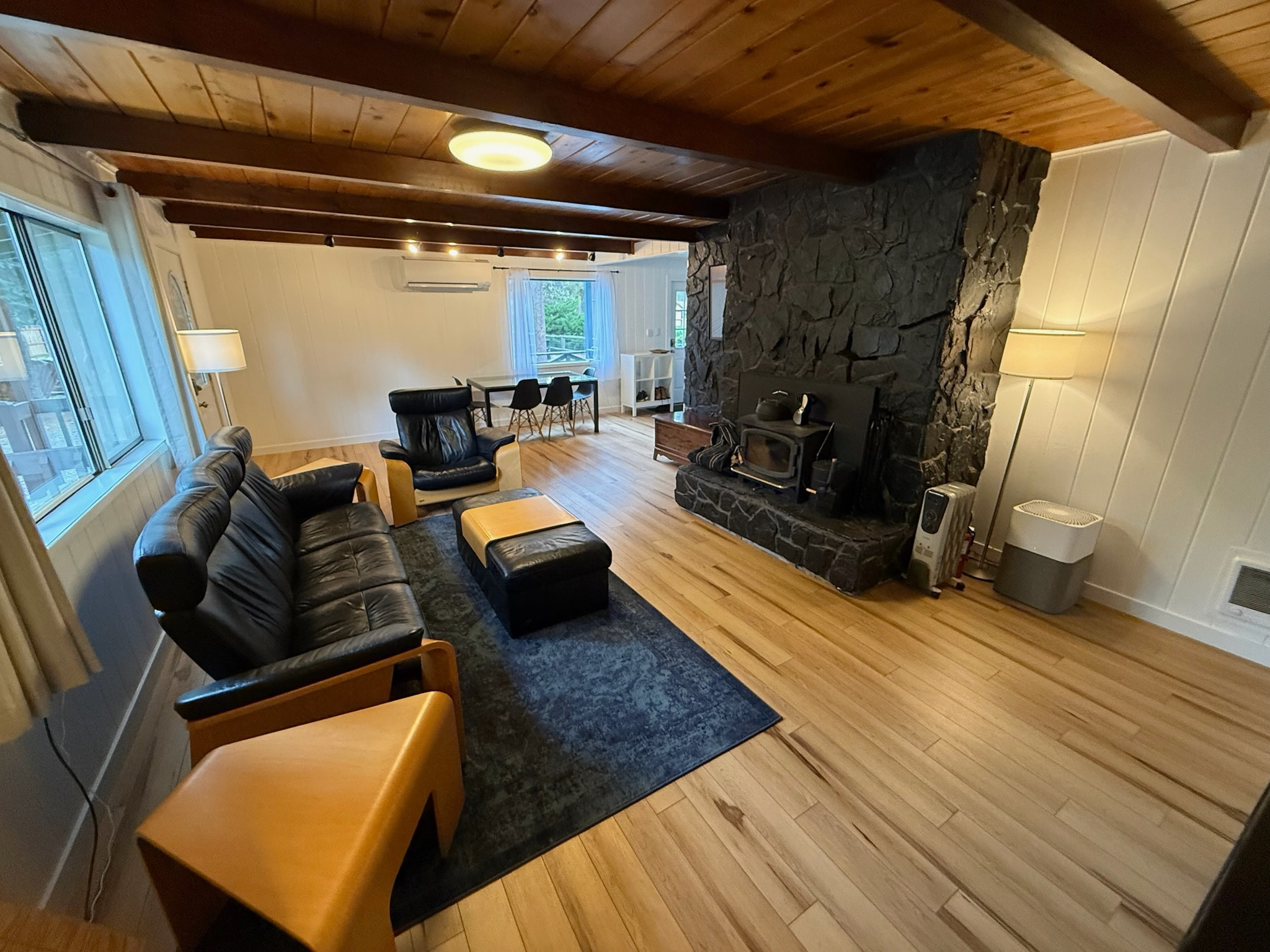 Cozy 2 Bed 2 Bath House With Detached Office and Large Garage - Photo 1